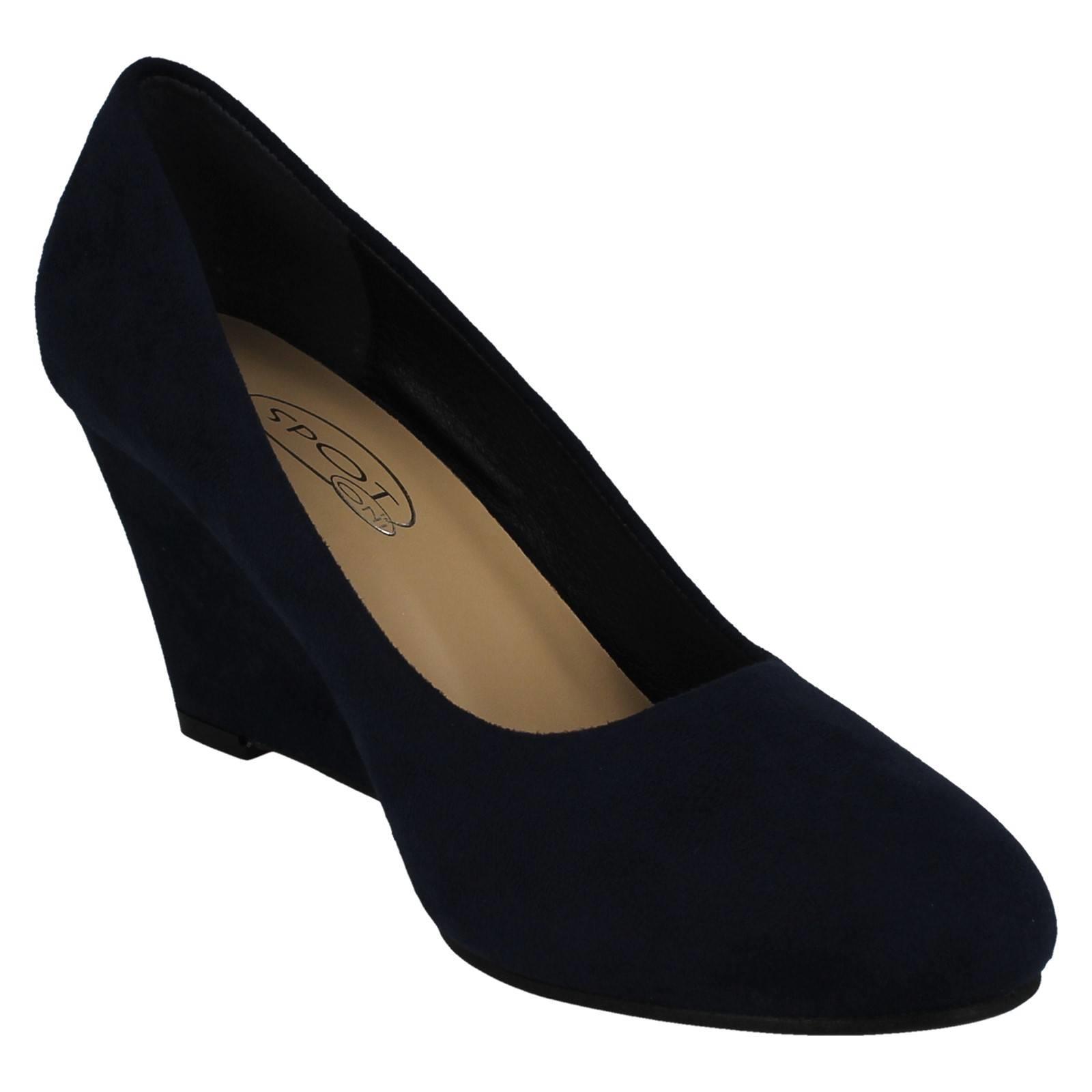 Elegantes zapatos de corte con tacón de cuña para damas Spot On F9R0114 - Imagen 27 de 28