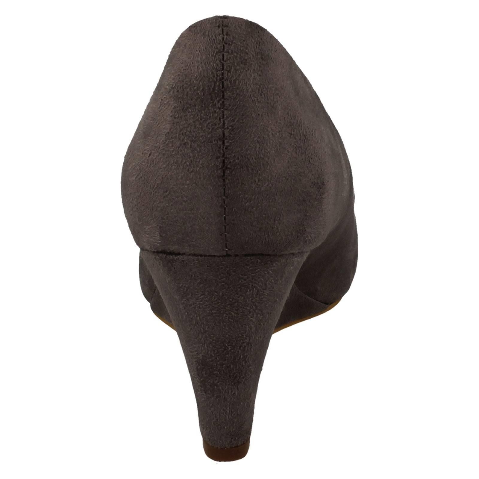 Elegantes zapatos de corte con tacón de cuña para damas Spot On F9R0114 - Imagen 19 de 28