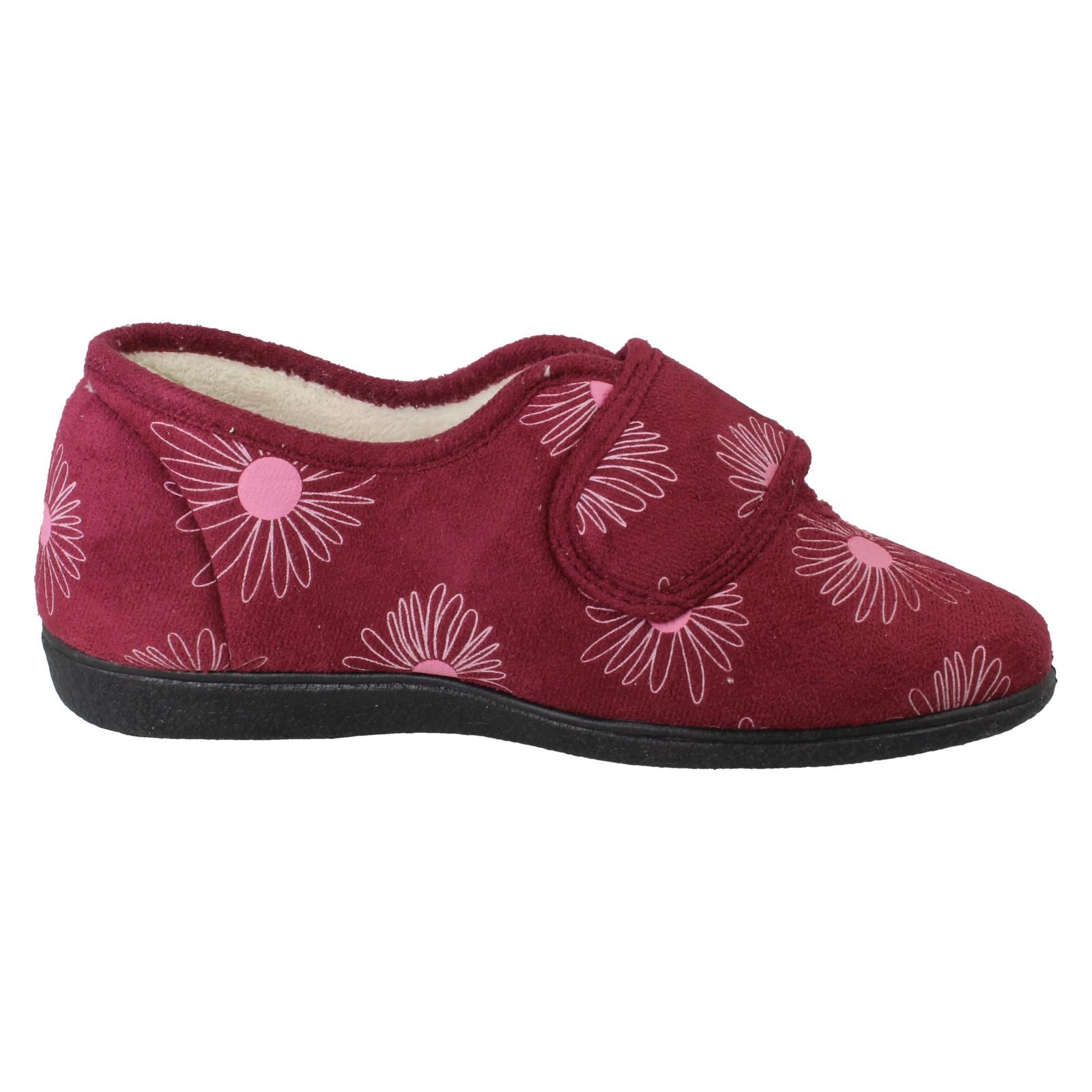 Zapatillas completas anchas detalladas con flores de rosa Judith para dama - Imagen 7 de 28