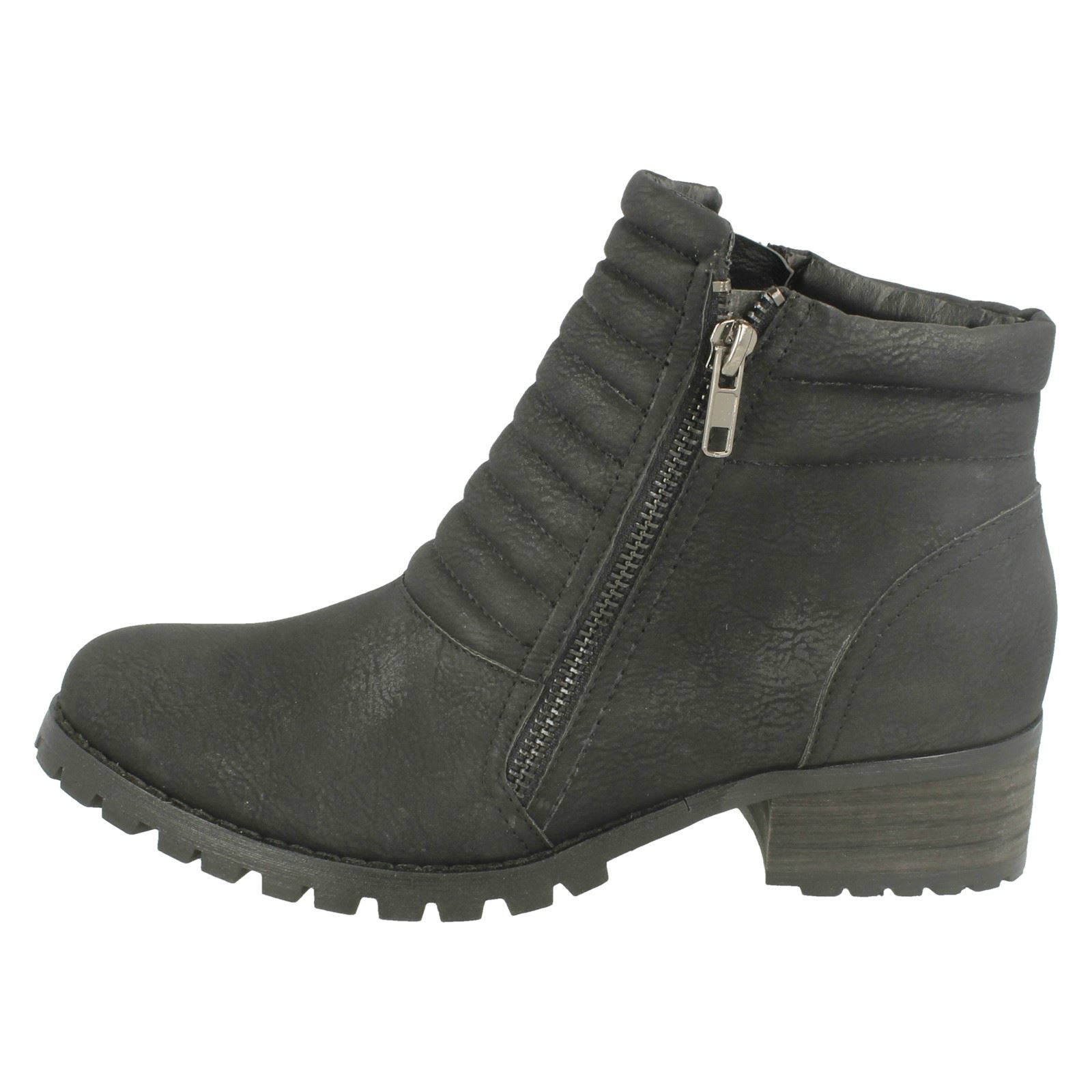 Ladies Spot On Chunky Ankle 'Boots' - Picture 3 of 19