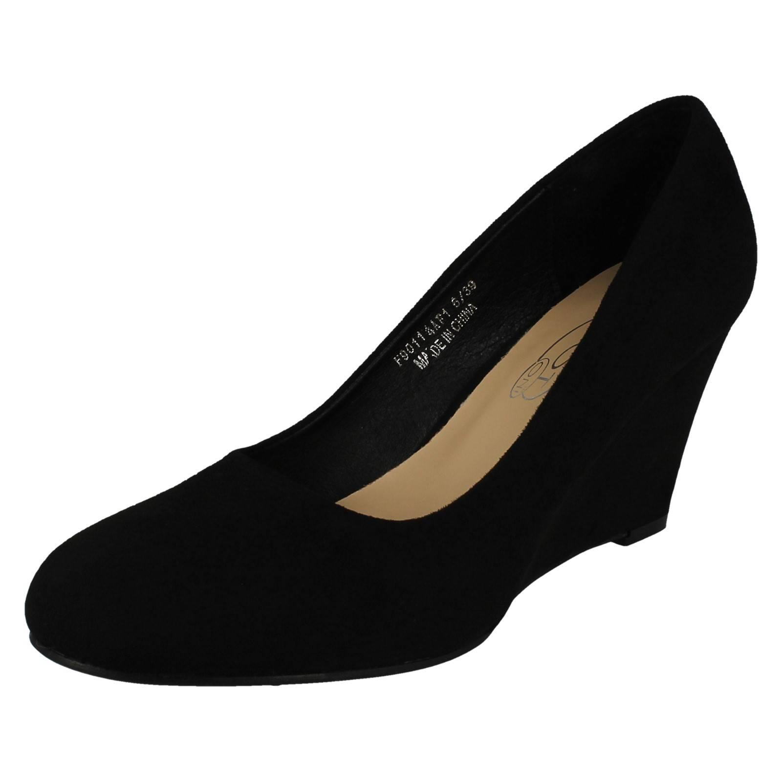 Elegantes zapatos de corte con tacón de cuña para damas Spot On F9R0114 - Imagen 2 de 28