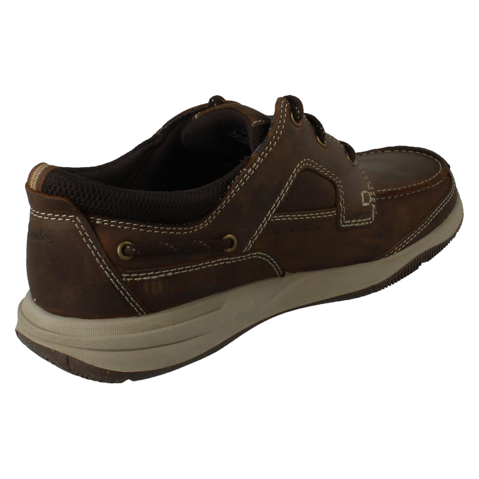 Zapatos de barco cómodos informales con cordones de cuero Clarks de ajuste ancho para hombre: encaje Sailview - Imagen 5 de 10