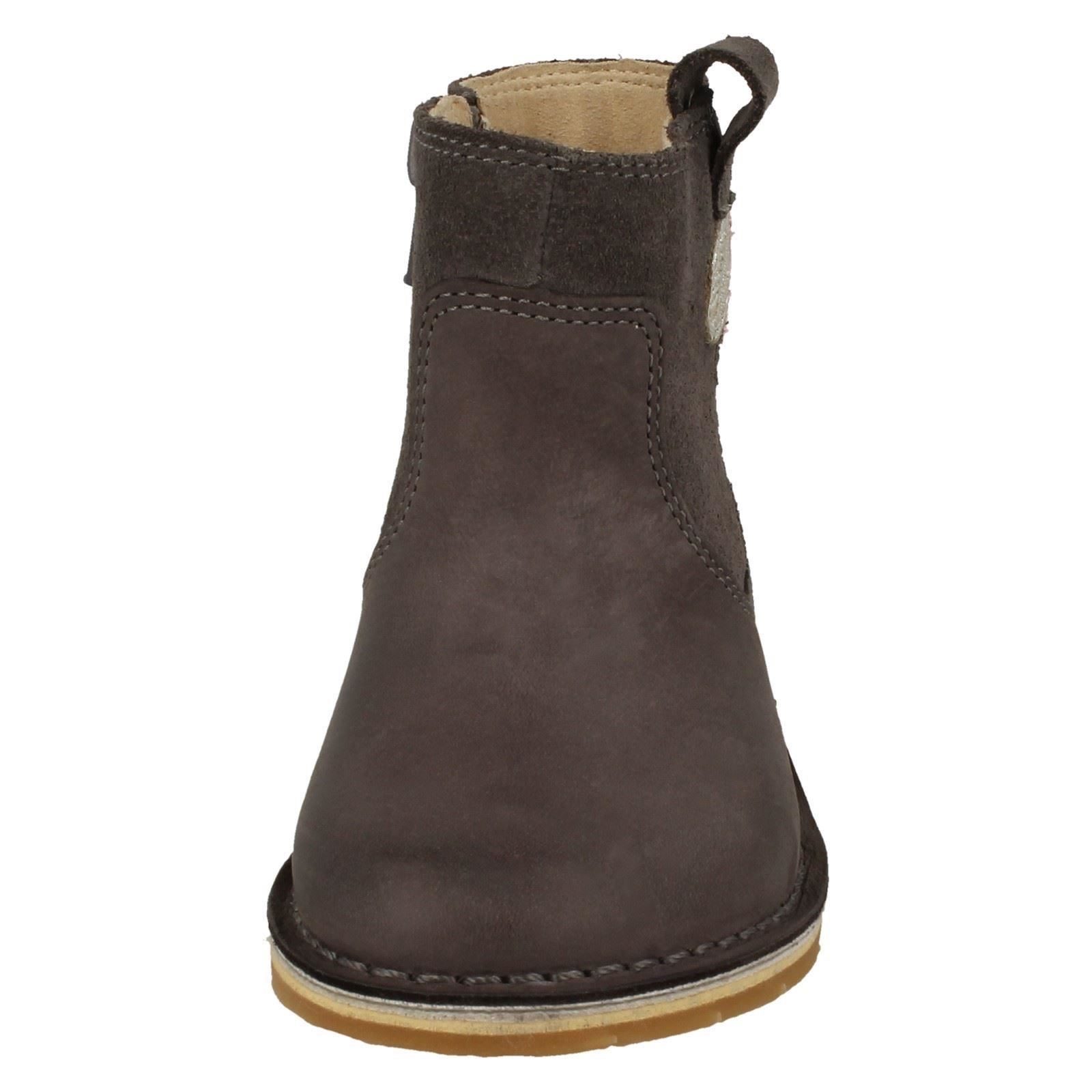 "Botas al tobillo detalladas de hoja de otoño para niñas Clarks ""Estilo cometa T"" - Imagen 3 de 19