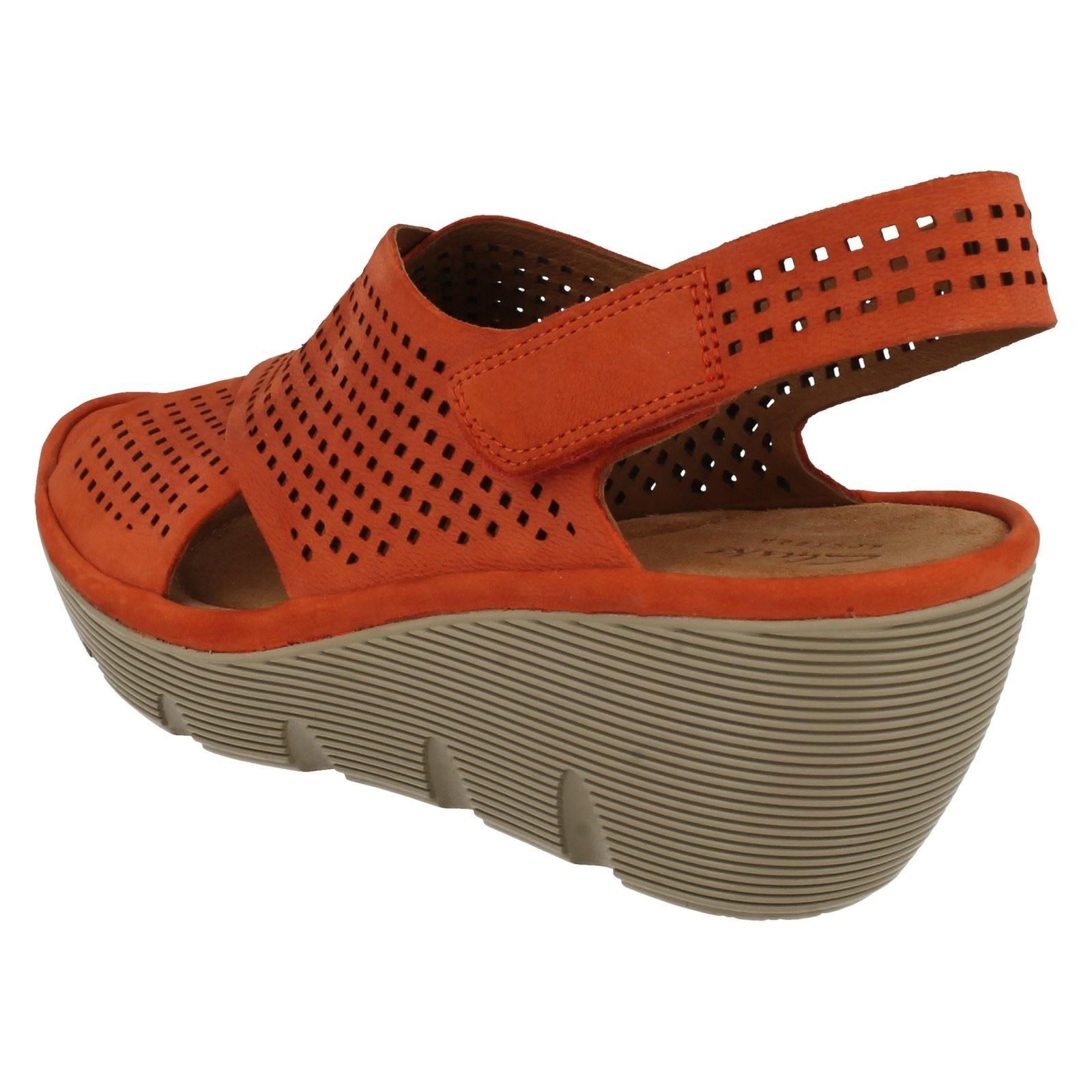 clarks ladies wedge sandals