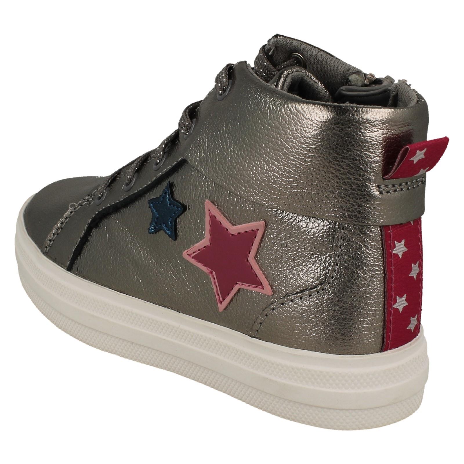 Botines informales Clarks de cuero con cremallera y cordones para niños Nova City - Imagen 13 de 28