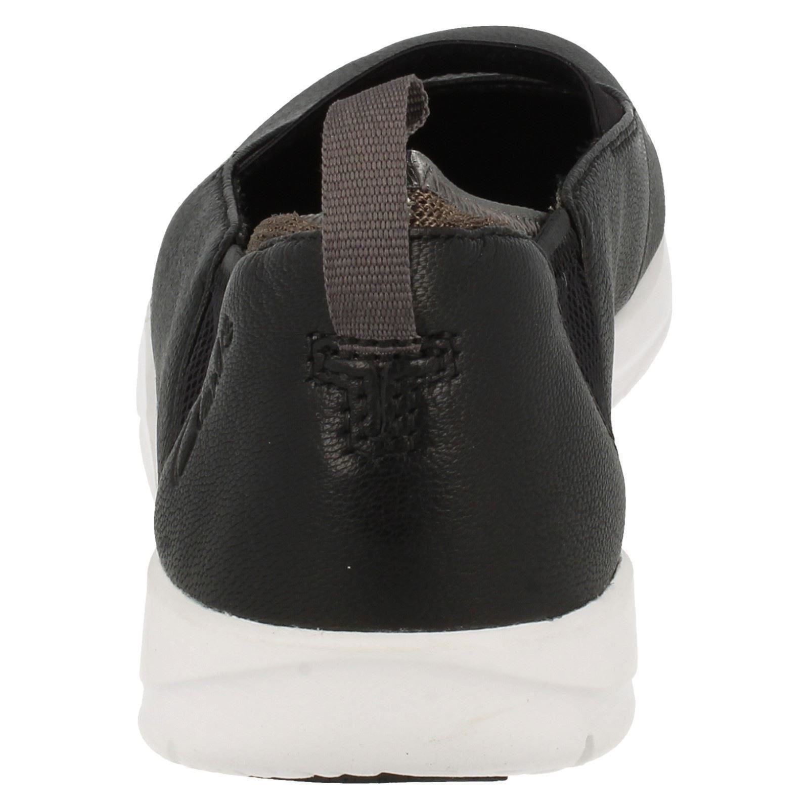 clarks tri step black