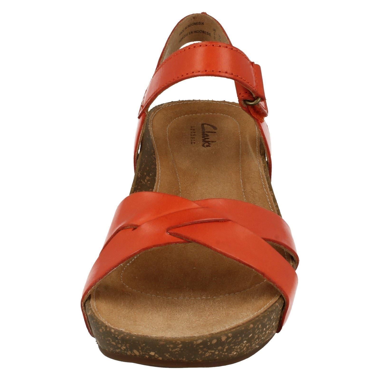 clarks ladies wedge sandals