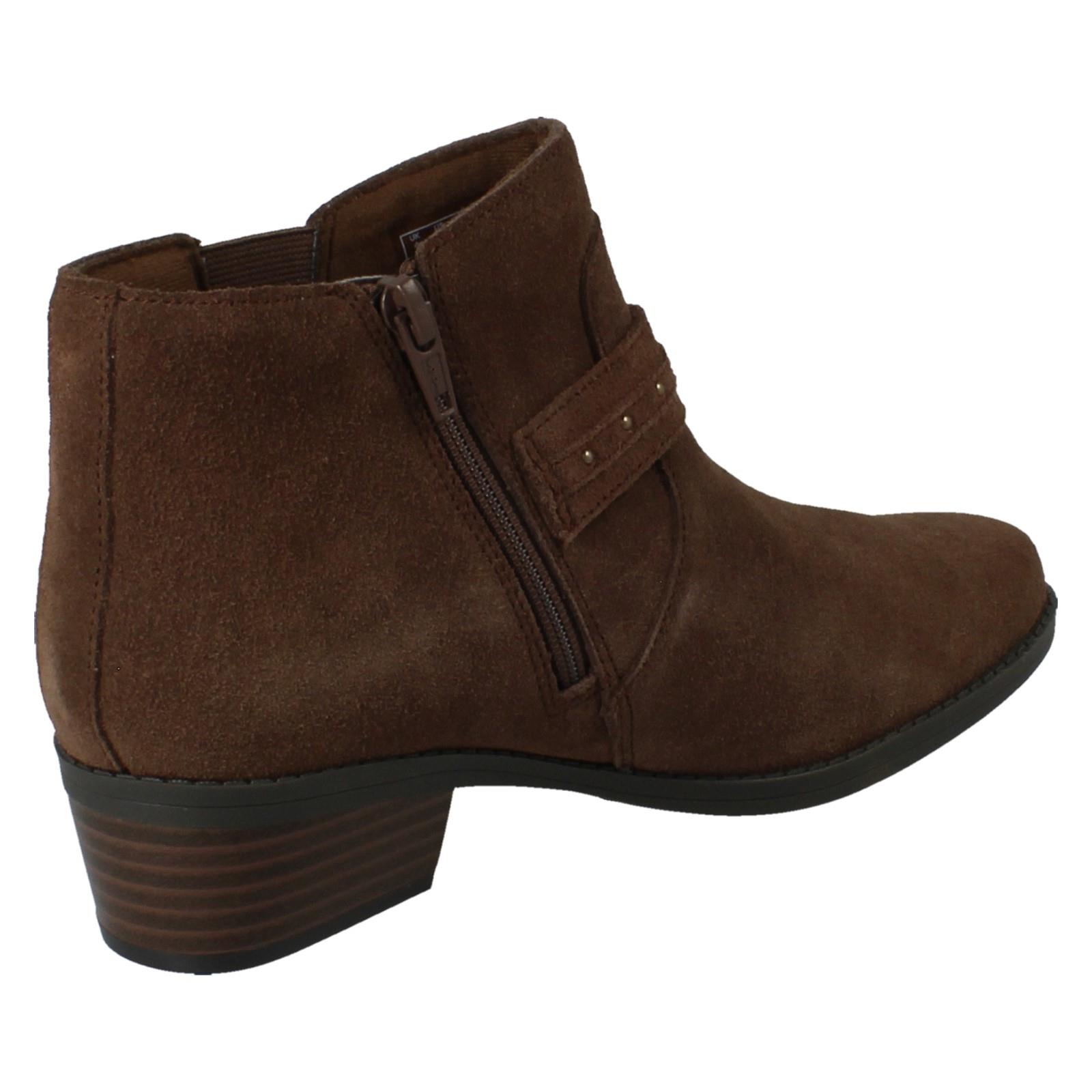 Femmes Clarks Bloc Talon Daim / Leather Smart Bottines Fermeture Éclair Danyelle - Picture 15 of 19