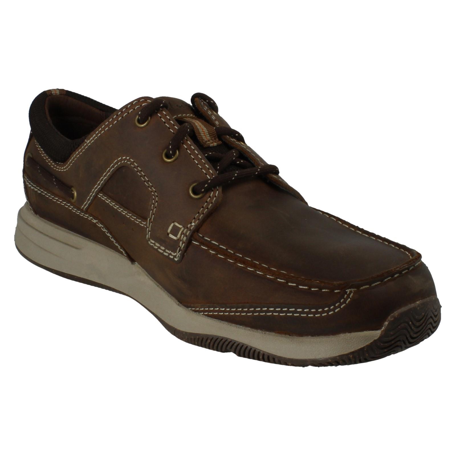 Zapatos de barco cómodos informales con cordones de cuero Clarks de ajuste ancho para hombre: encaje Sailview - Imagen 6 de 10