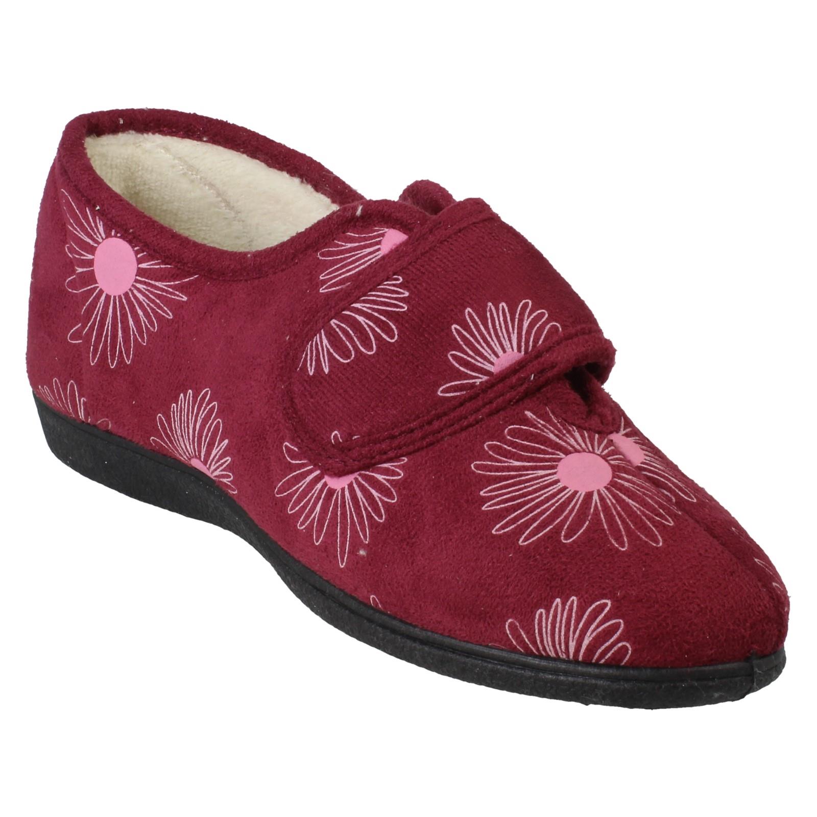 Zapatillas completas anchas detalladas con flores de rosa Judith para dama - Imagen 8 de 28