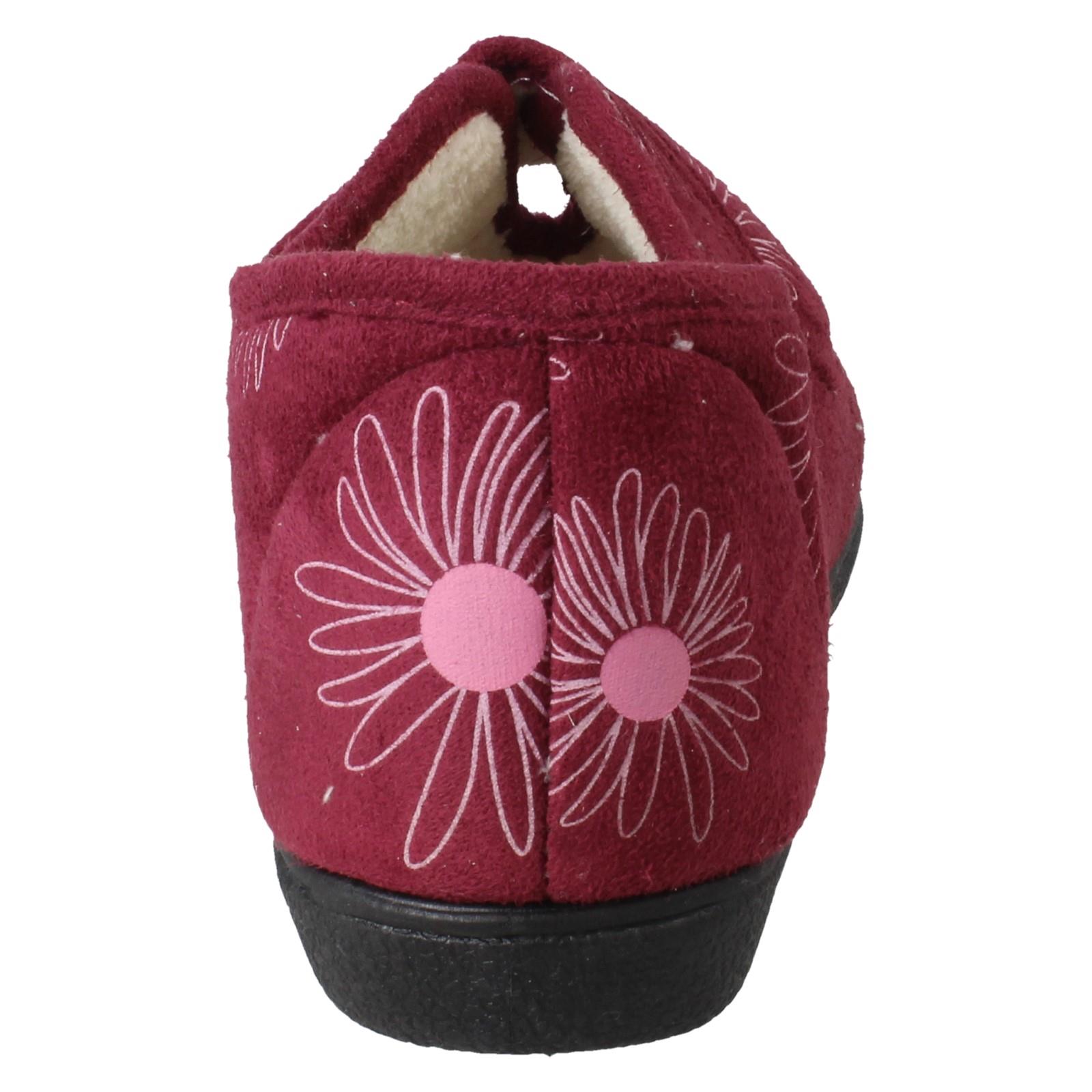 Zapatillas completas anchas detalladas con flores de rosa Judith para dama - Imagen 5 de 28