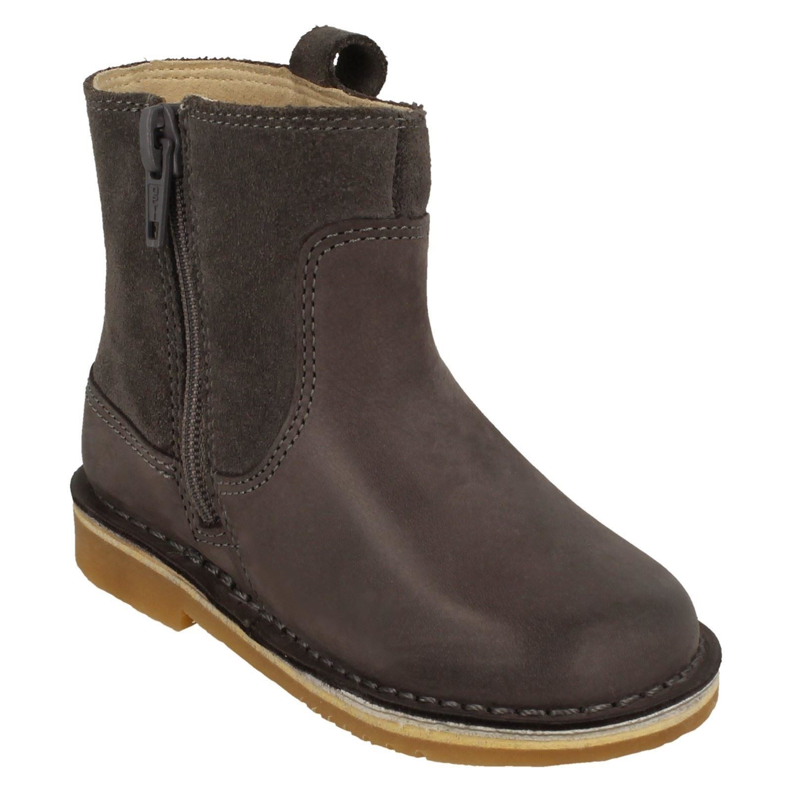 "Botas al tobillo detalladas de hoja de otoño para niñas Clarks ""Estilo cometa T"" - Imagen 9 de 19