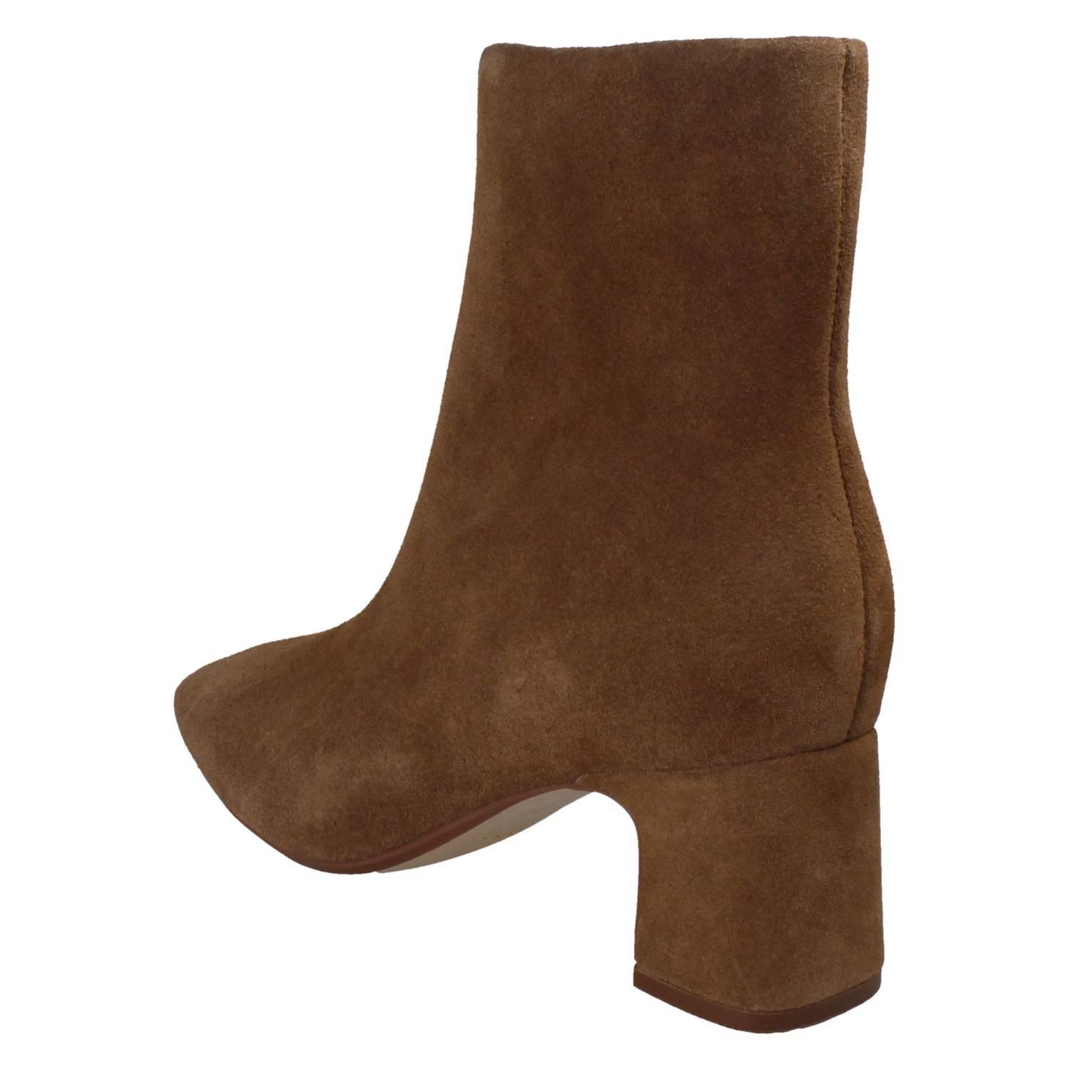 Damen Clarks Smart Leather Blockabsatz Quadratische Zehe Stiefeletten Fernie Zip - Picture 13 of 19