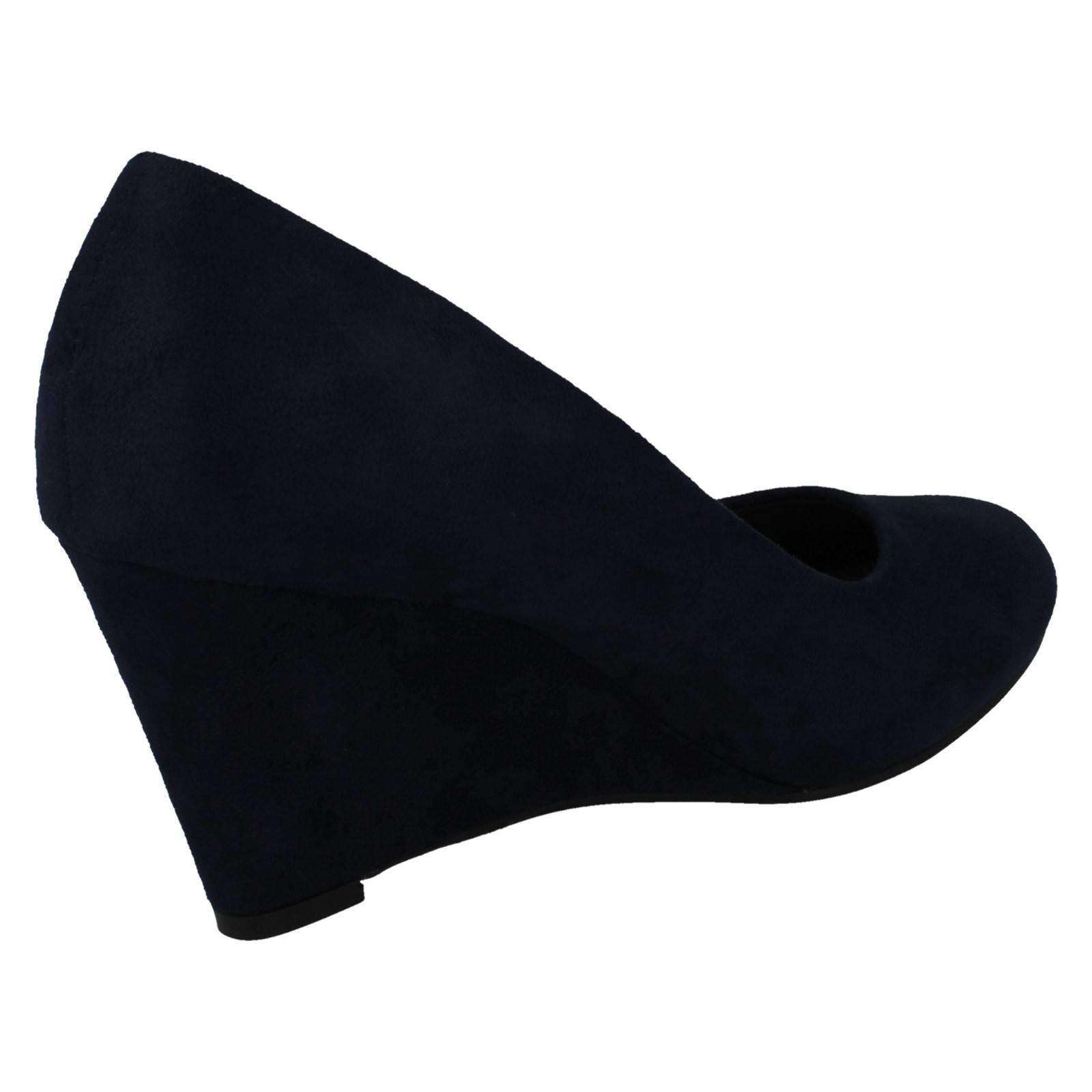 Elegantes zapatos de corte con tacón de cuña para damas Spot On F9R0114 - Imagen 24 de 28
