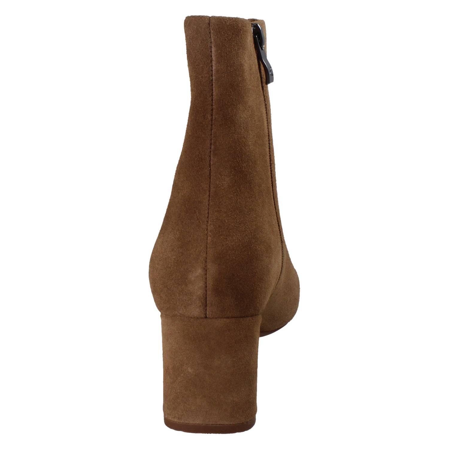 Damen Clarks Smart Leather Blockabsatz Quadratische Zehe Stiefeletten Fernie Zip - Picture 14 of 19