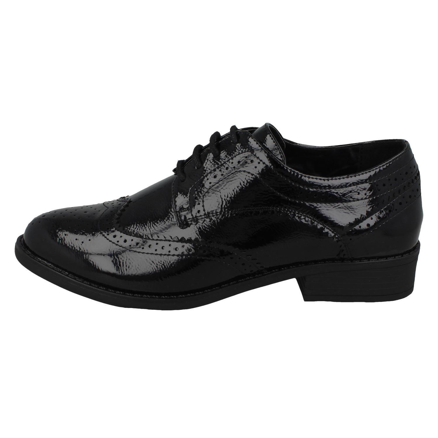Zapatos brogue con cordones de charol para dama - Imagen 3 de 10