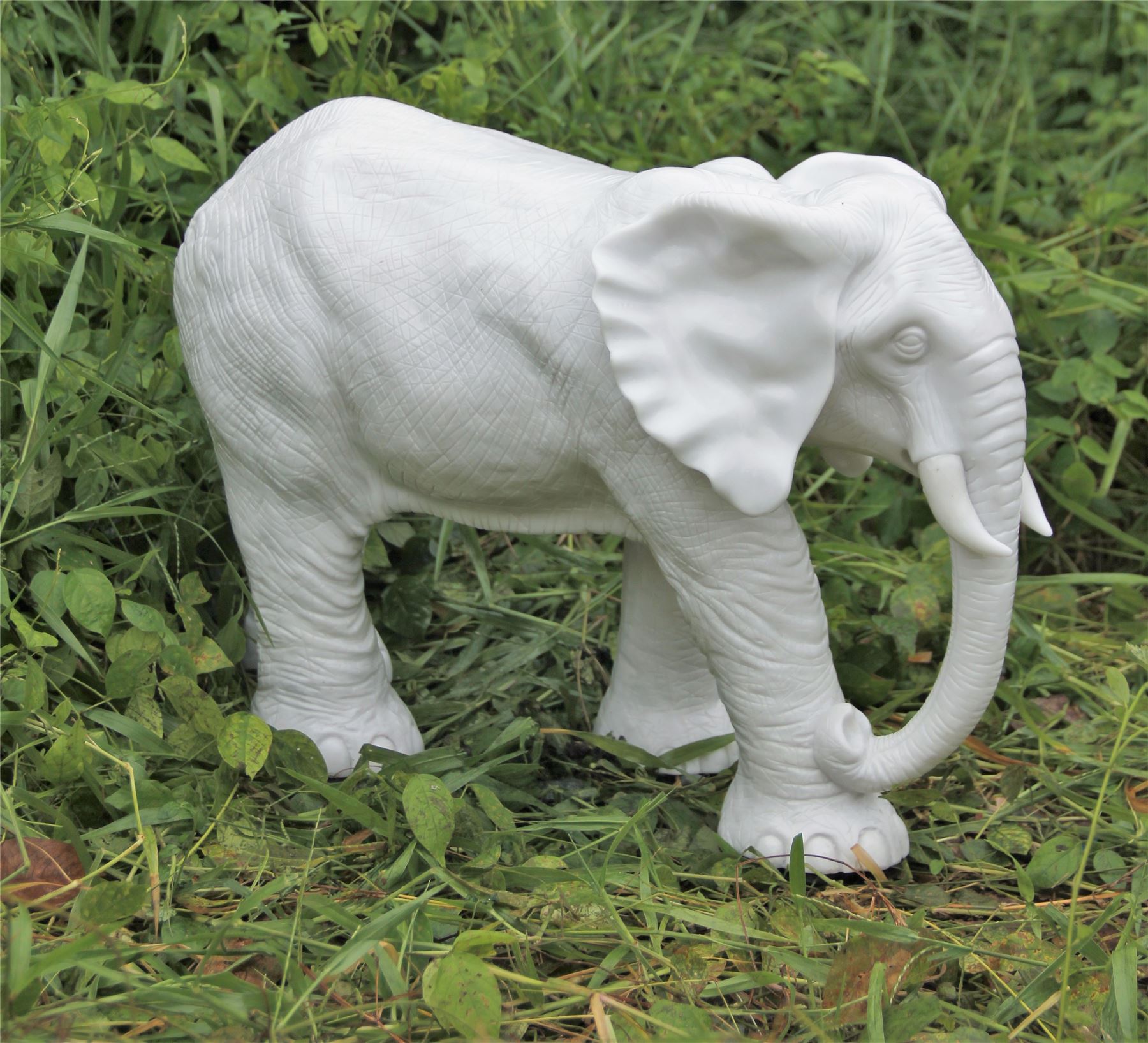 Dinova Elephant Extra Large Marble Resin Garden Ornament Statue