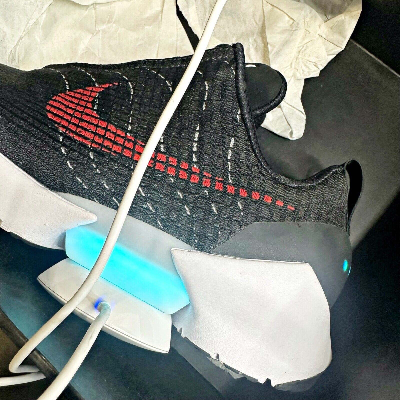 Nike Hyper Adapt 1.0 Bred EARL Black Red Mens Size 9 Self Lacing 843871 005 Nike Hyper Adapt 1.0 Bred EARL Black Red Mens Size 8 Self  main image 3