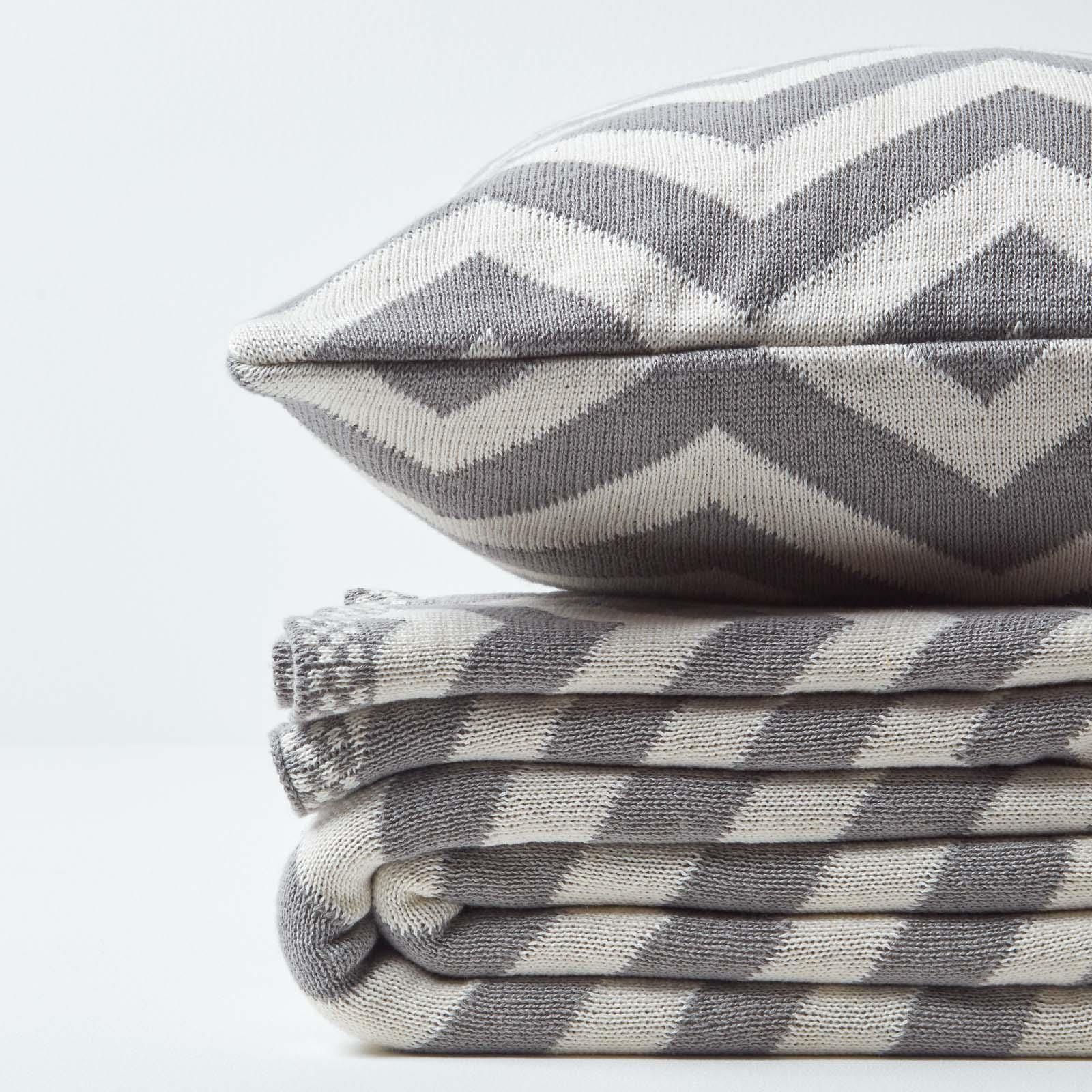 Soft Knitted Cotton Chevron Stripe Geometric Pattern Bed or Sofa Throw - Picture 7 of 16