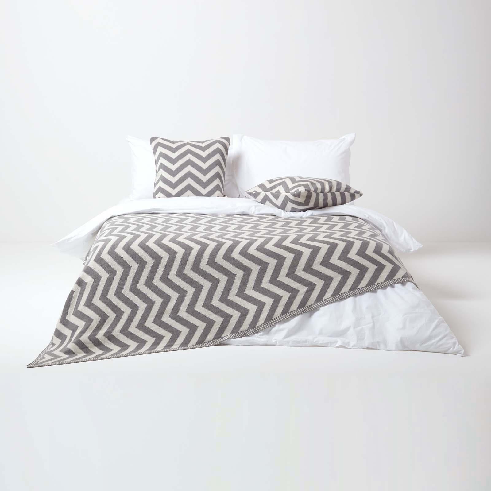 Soft Knitted Cotton Chevron Stripe Geometric Pattern Bed or Sofa Throw - Picture 4 of 16