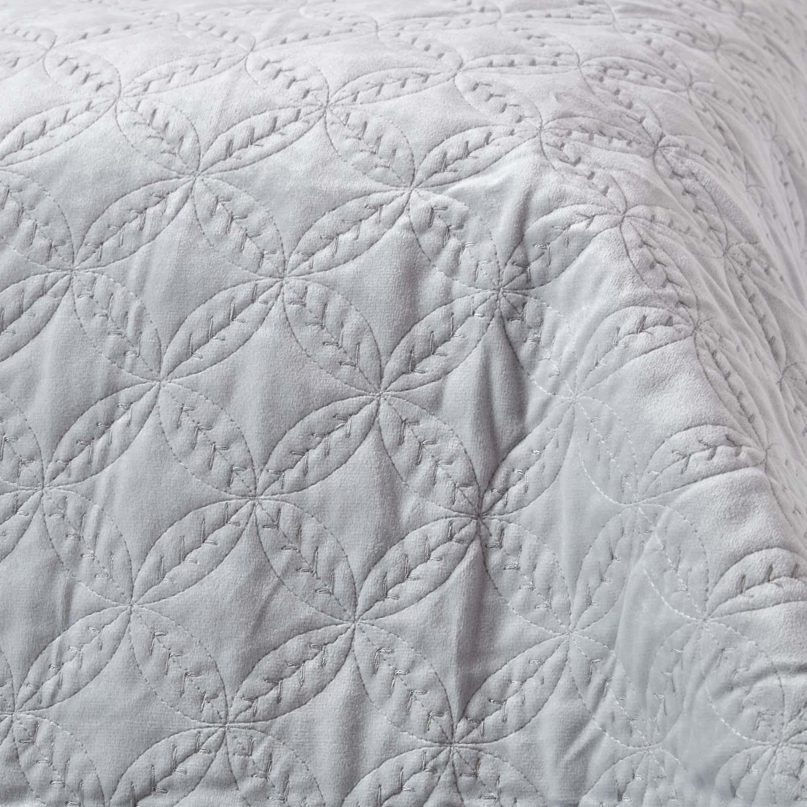 Quilted Velvet Bedspread Geometric Bed Throw Super Soft Coverlet Quilt Blanket - Picture 22 of 35