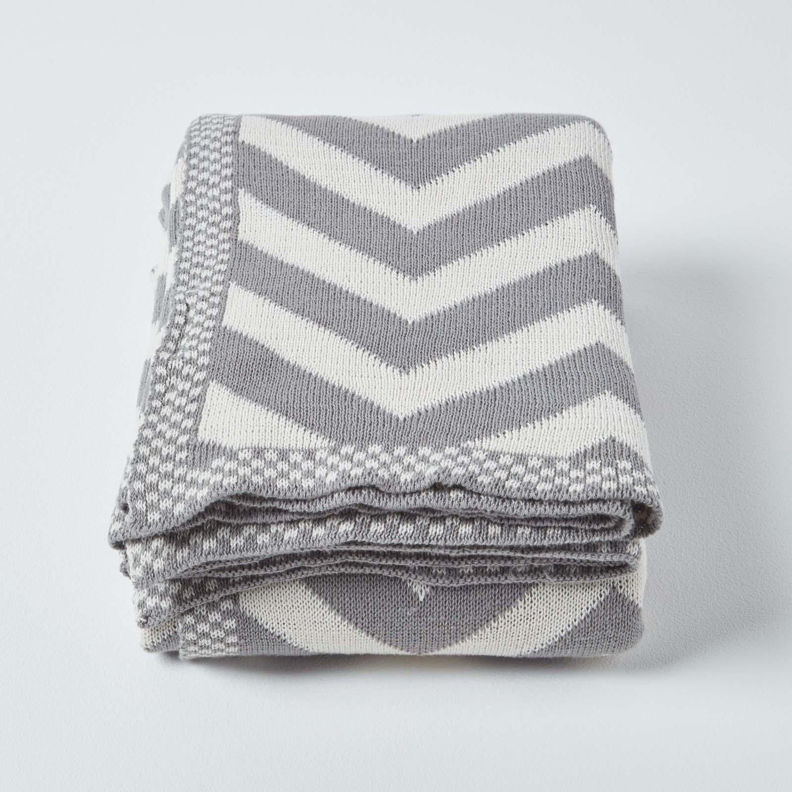 Soft Knitted Cotton Chevron Stripe Geometric Pattern Bed or Sofa Throw - Picture 3 of 16