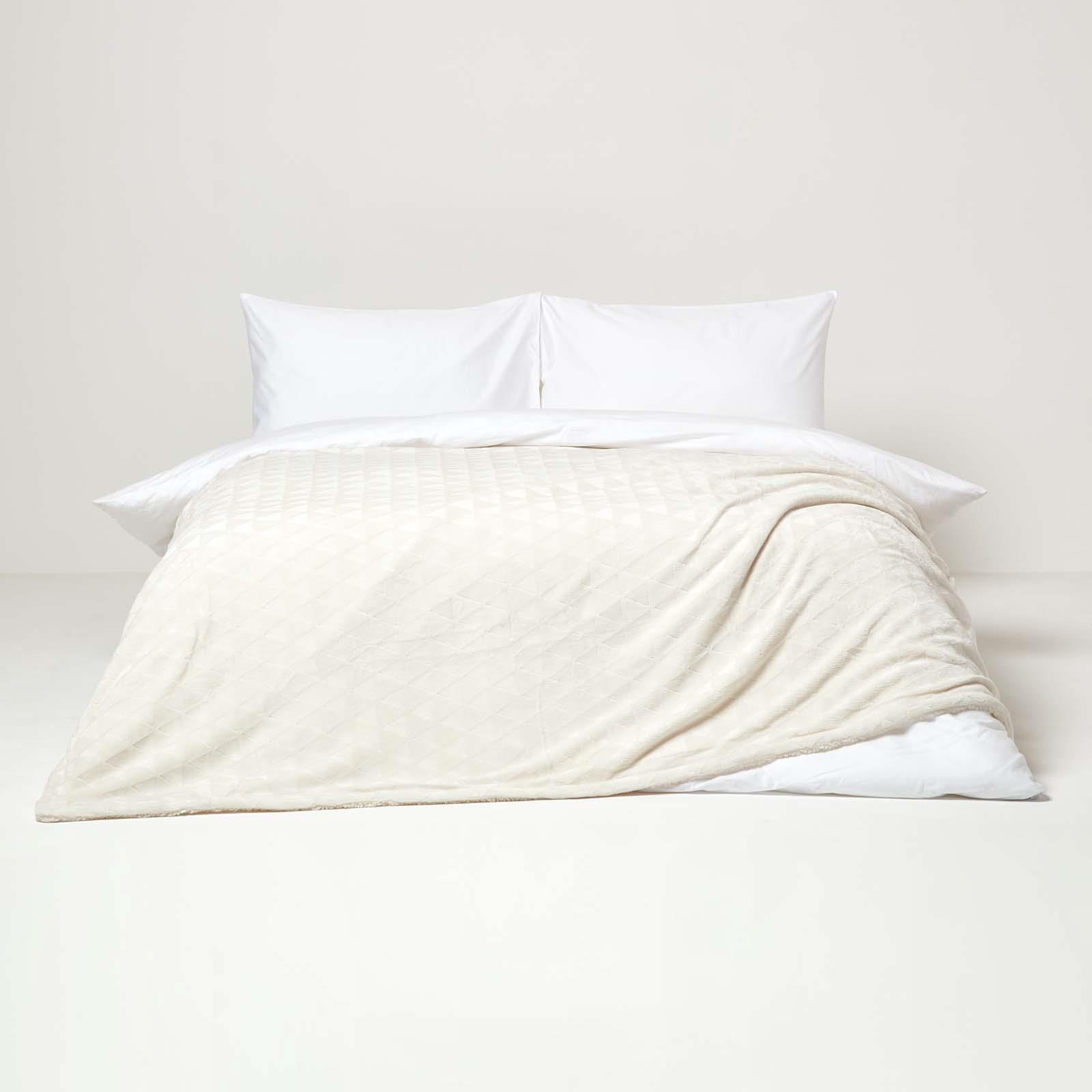 Velvet Throw Over Sofa Bedspread Geometric Triangle Soft Bed Protector Cover - Picture 4 of 74