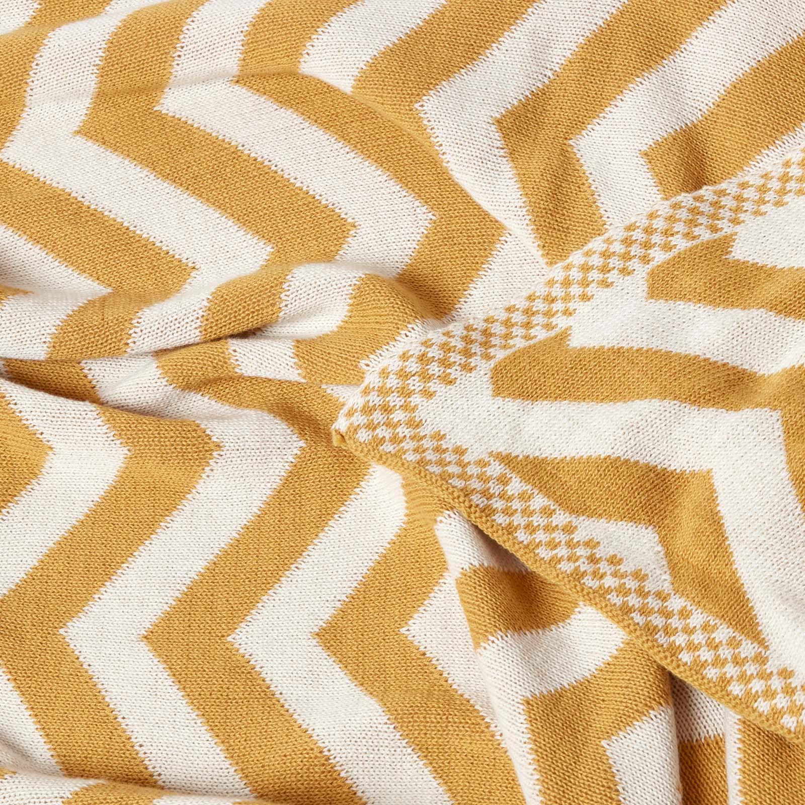 Soft Knitted Cotton Chevron Stripe Geometric Pattern Bed or Sofa Throw - Picture 13 of 16