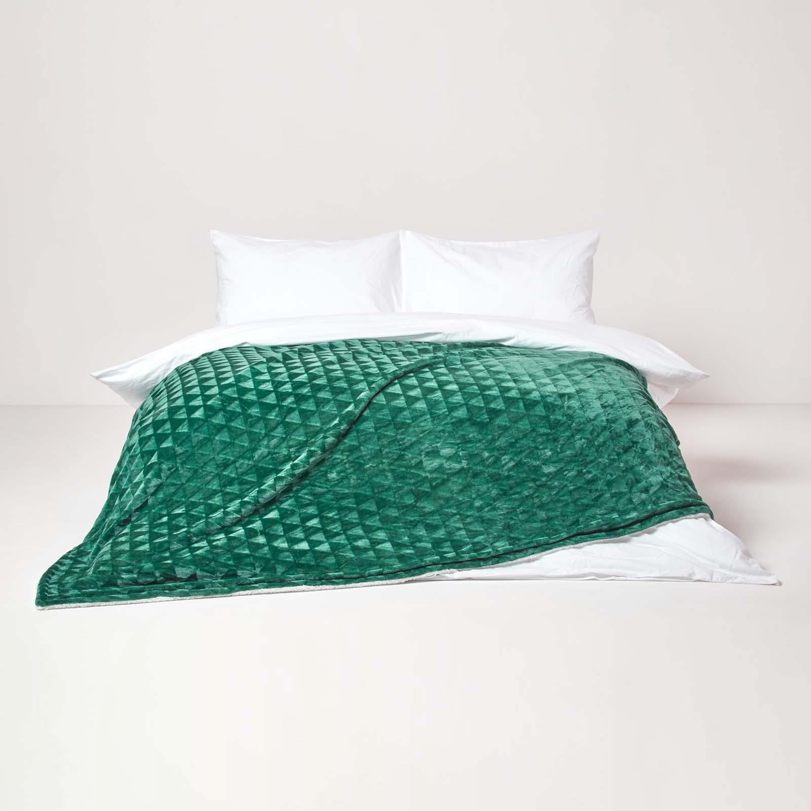 Velvet Throw Over Sofa Bedspread Geometric Triangle Soft Bed Protector Cover - Picture 18 of 74