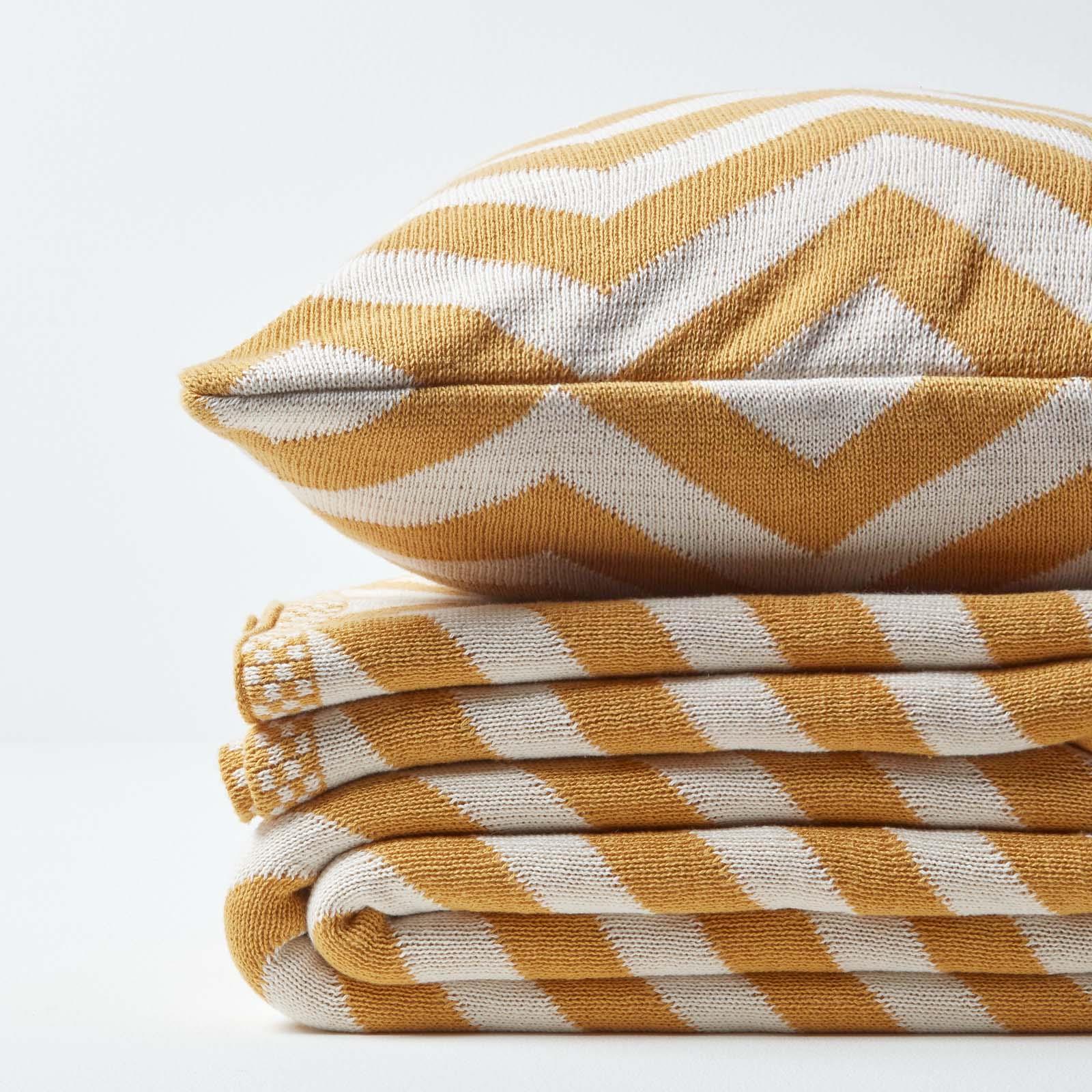 Soft Knitted Cotton Chevron Stripe Geometric Pattern Bed or Sofa Throw - Picture 14 of 16