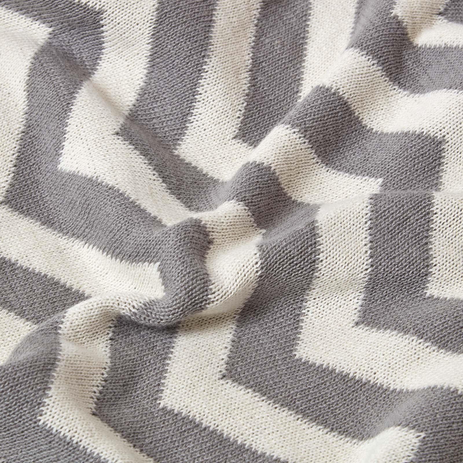 Soft Knitted Cotton Chevron Stripe Geometric Pattern Bed or Sofa Throw - Picture 5 of 16
