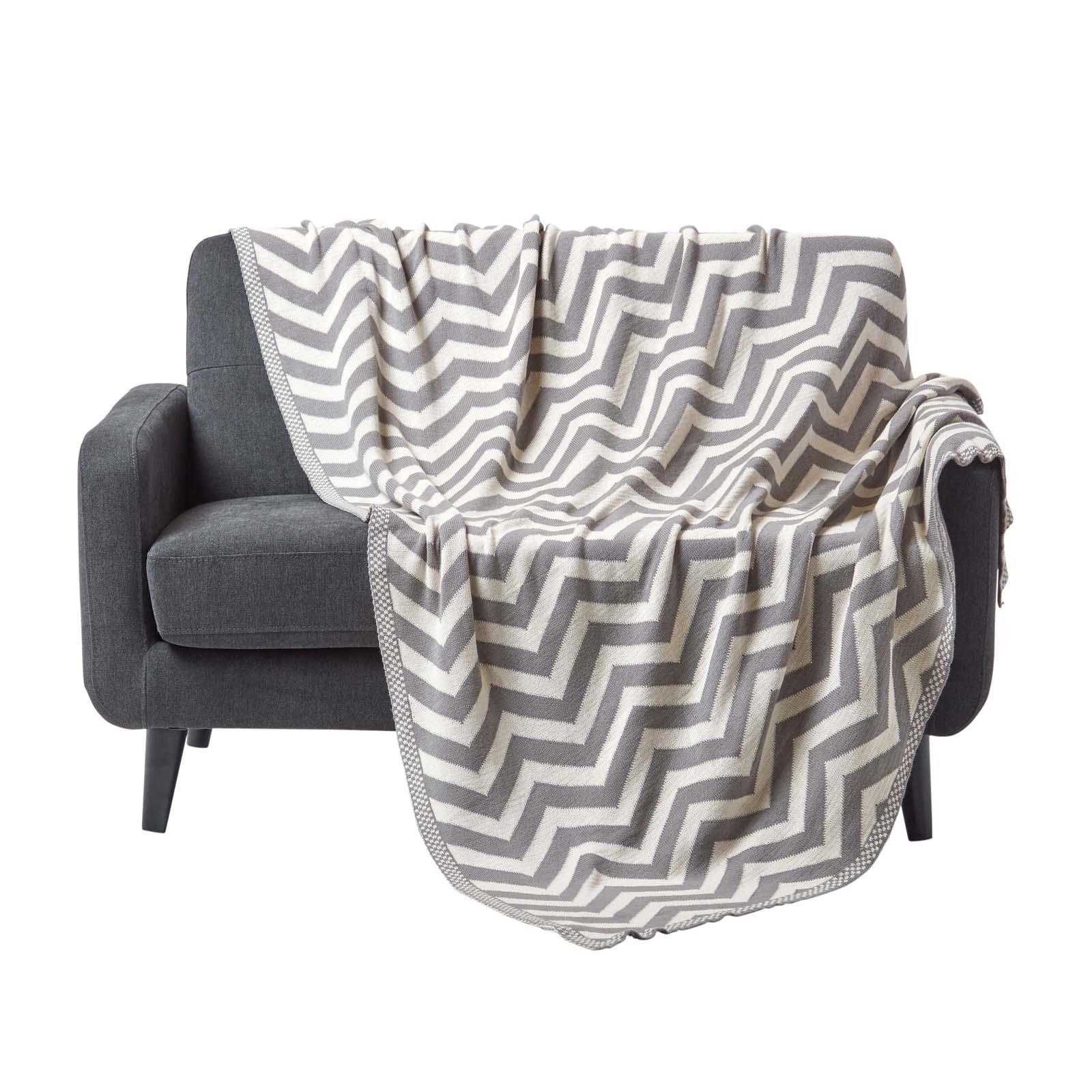 Soft Knitted Cotton Chevron Stripe Geometric Pattern Bed or Sofa Throw - Picture 2 of 16