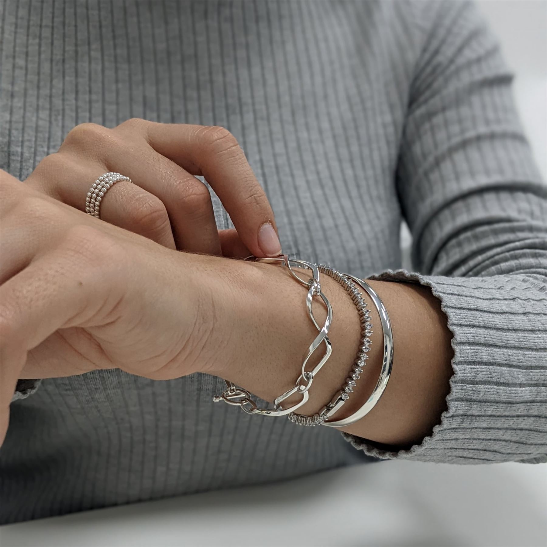 Silverly Bracciale Tennis da Donna in Argento Sterling 925 con Zirconi Cubici Rotondi Incastonati a Griffe, 3mm | Design a Barra Diagonale = Bracciale Impilabile da 19,5cm con Zirconi Cubici