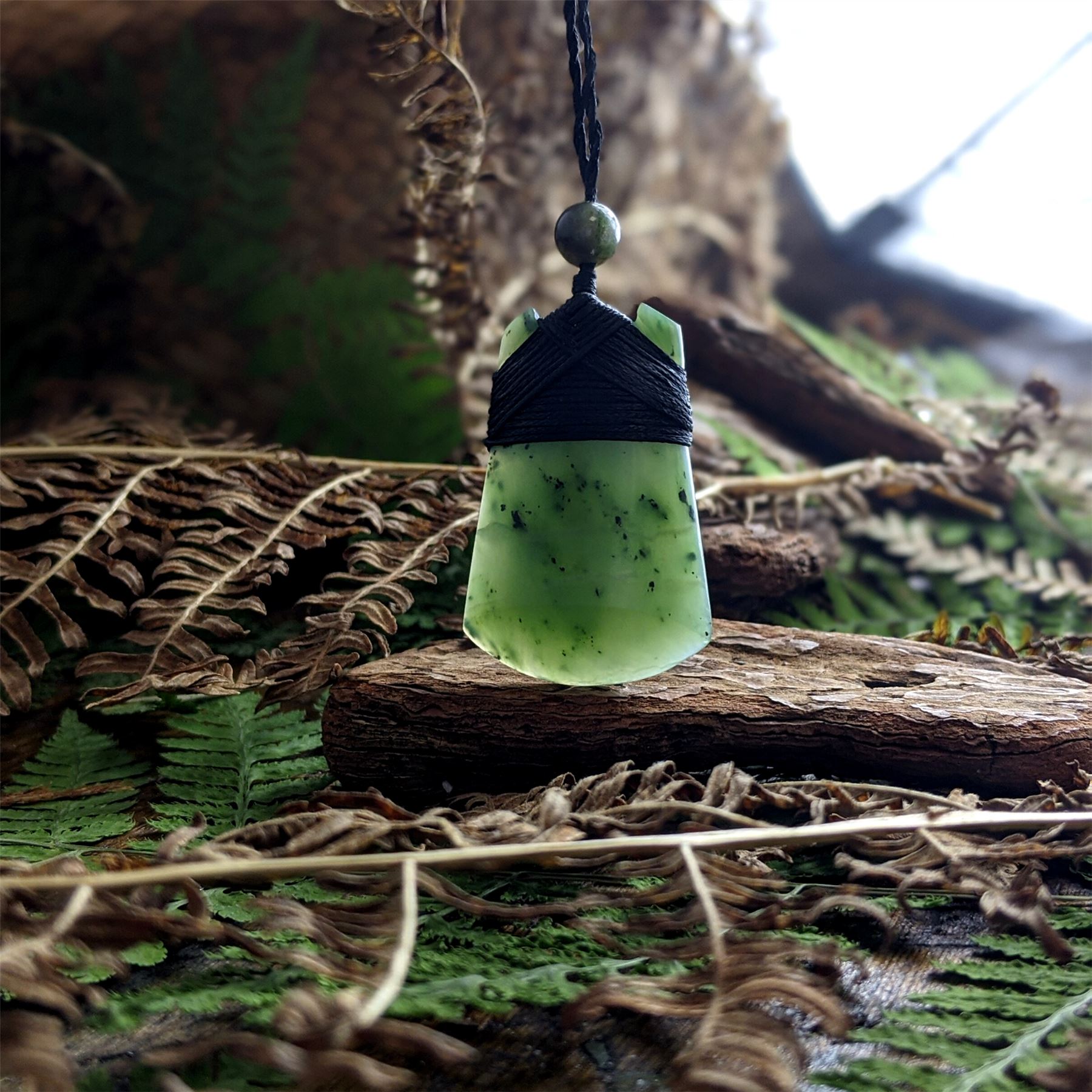 Collana Maori In Giada Nefrite – Ciondolo Toki Intagliato A Mano, Gioiello Unisex Con Corda Regolabile
