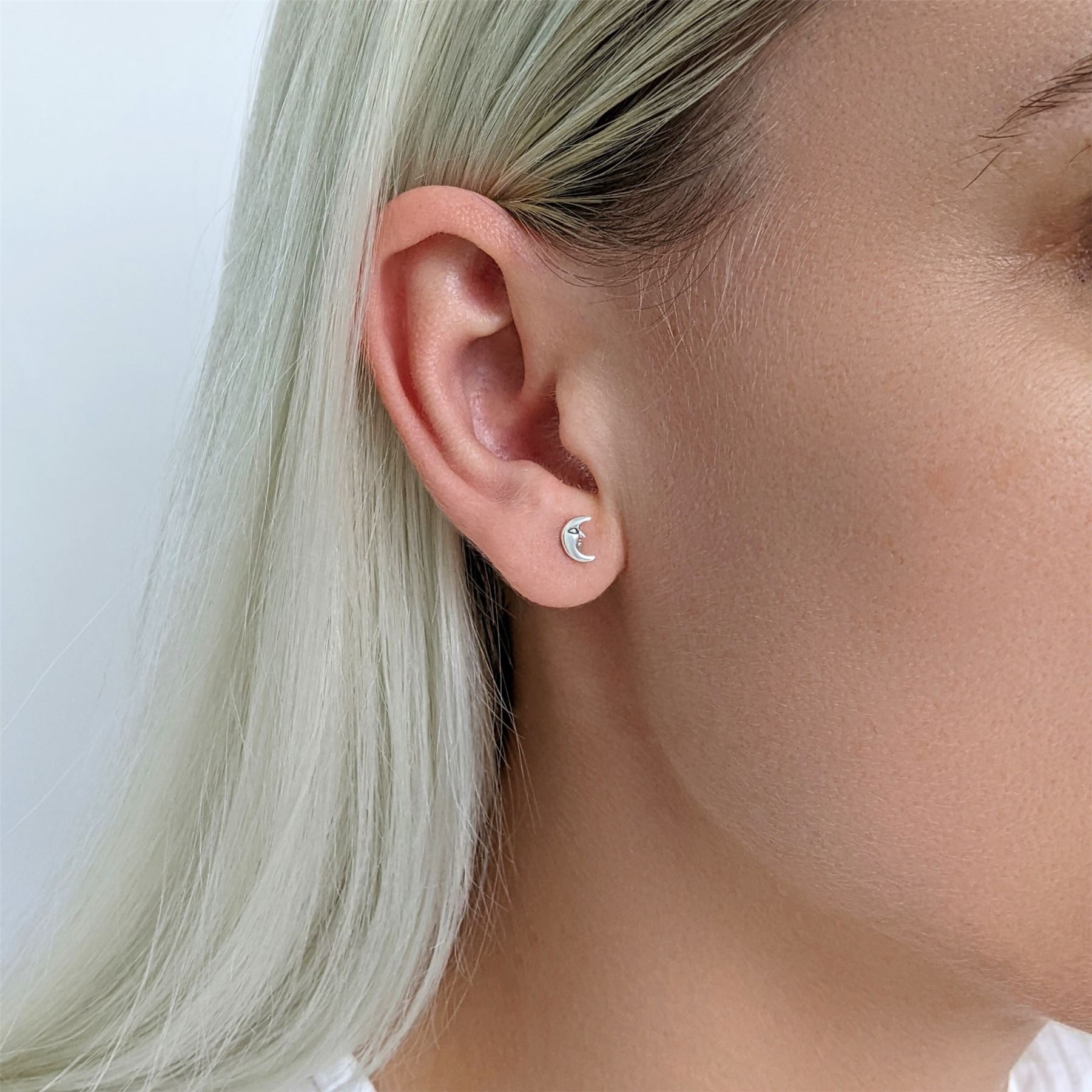Kingsley Ryan - Orecchini a bottone a mezza luna in argento sterling con strass