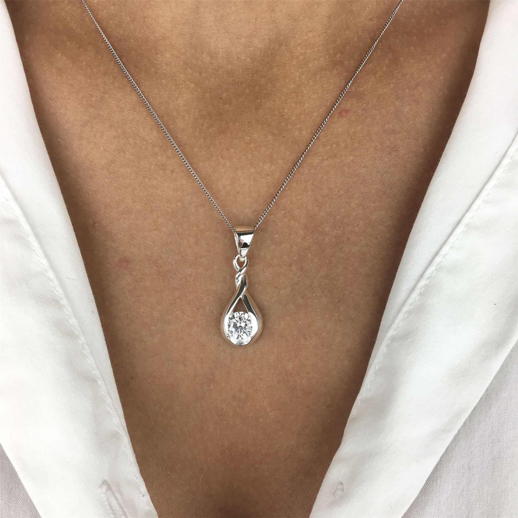 Collana con Pendente a Foglia di Monstera in Argento Sterling 925 Placcato Oro Edizione Limitata Romantica 2026 con Perla e Accenti in Zirconia Cubica