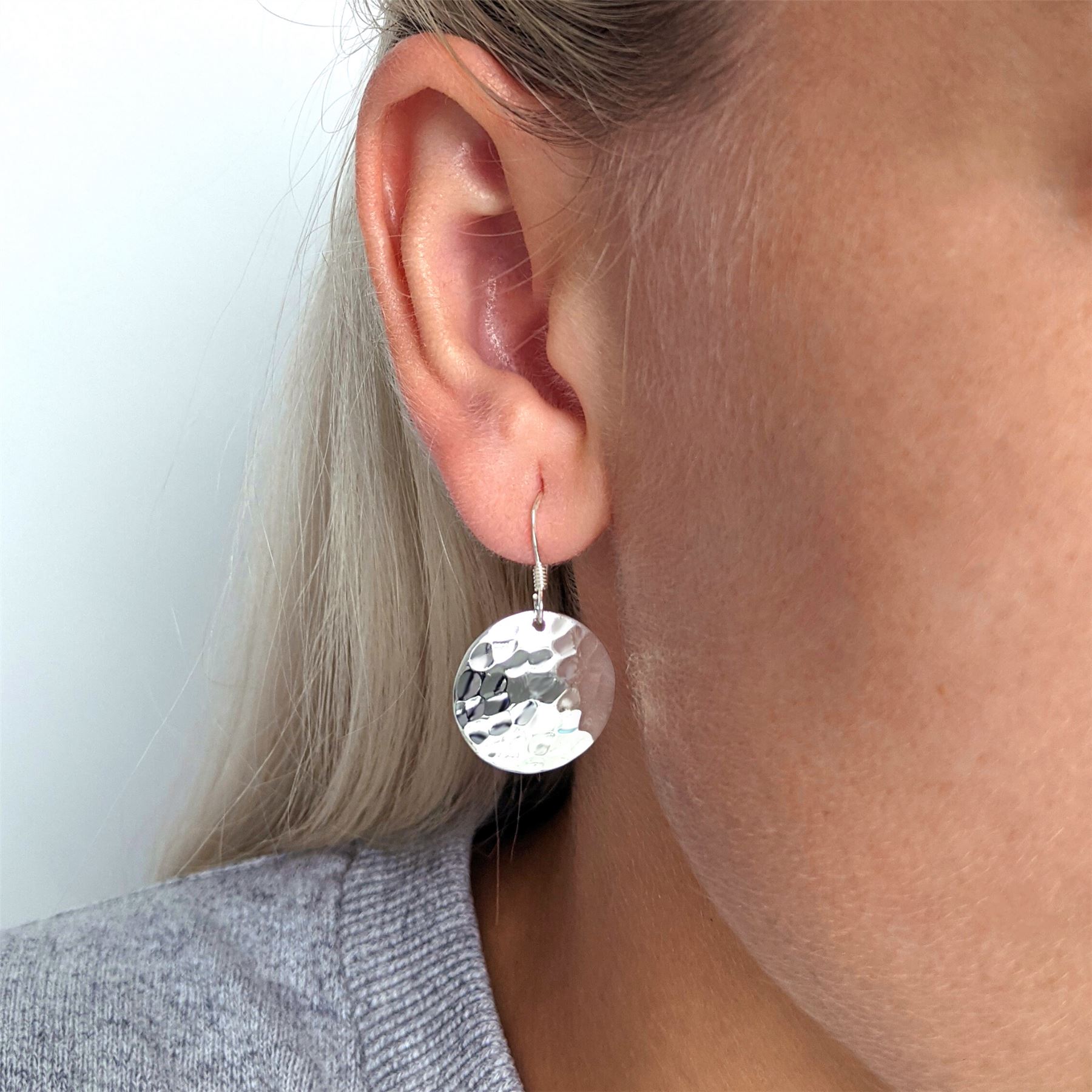 oreilles pour femme en laiton argenté spirale spirale tribal