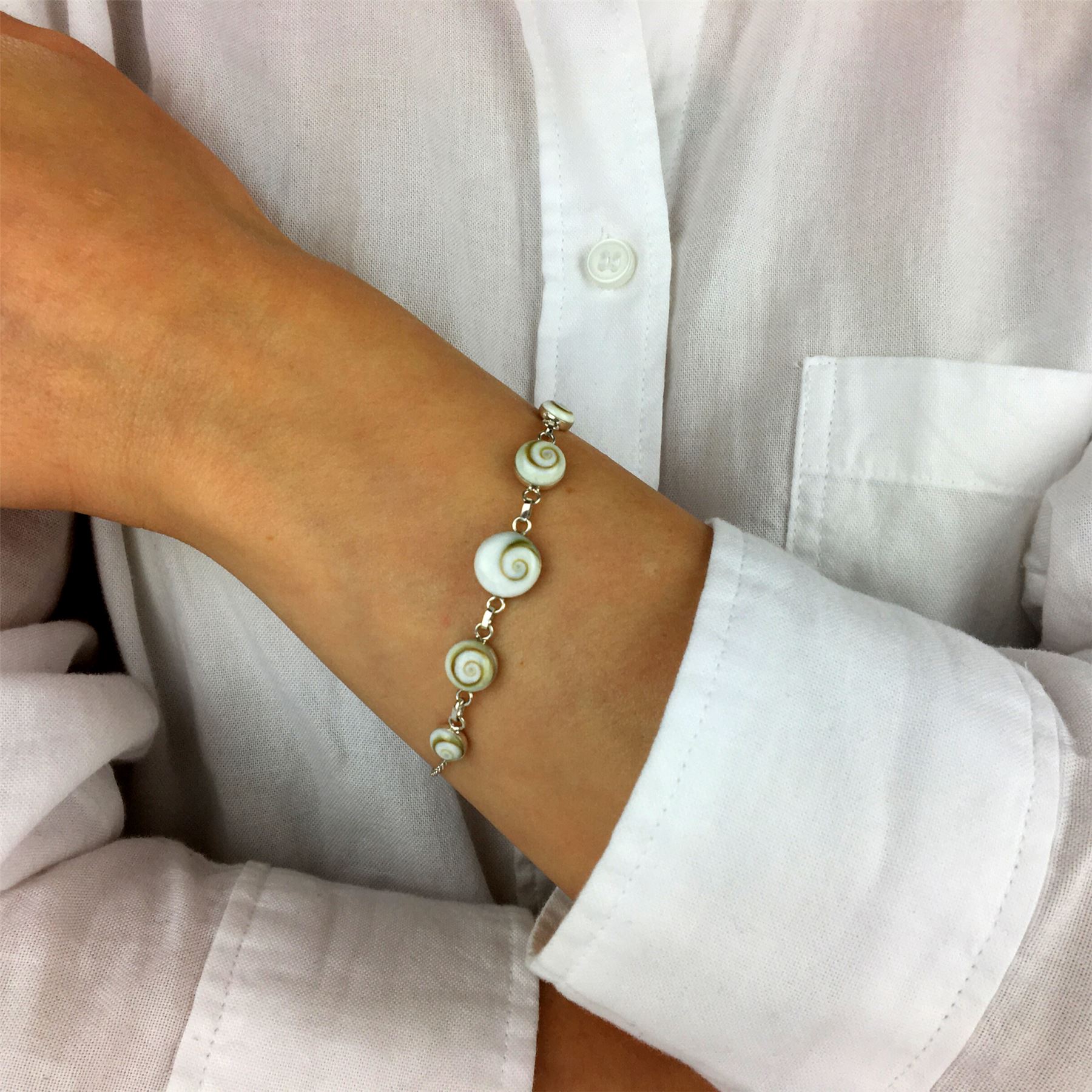 Orecchini con conchiglia e perla Shiva Eye, argento sterling 925