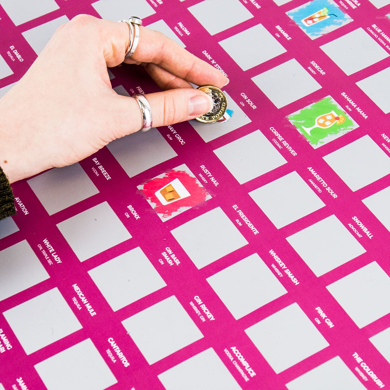 Scratch 100. Скретч-плакат "100 коктейлей". 100 dates scratch off poster. Плакат 100 книг. Игра скретч постер.