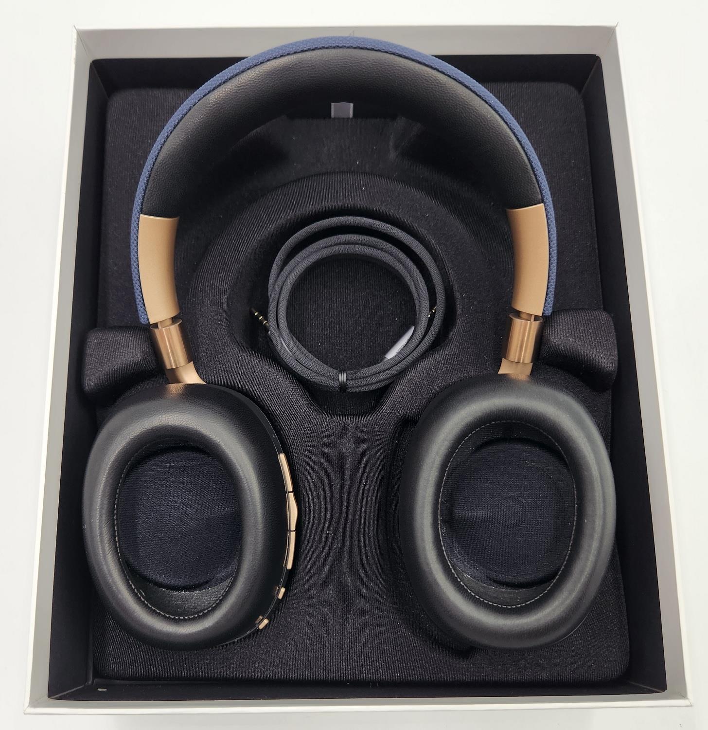 Bowers & Wilkins PX Wireless Adaptive Noise Cancelling