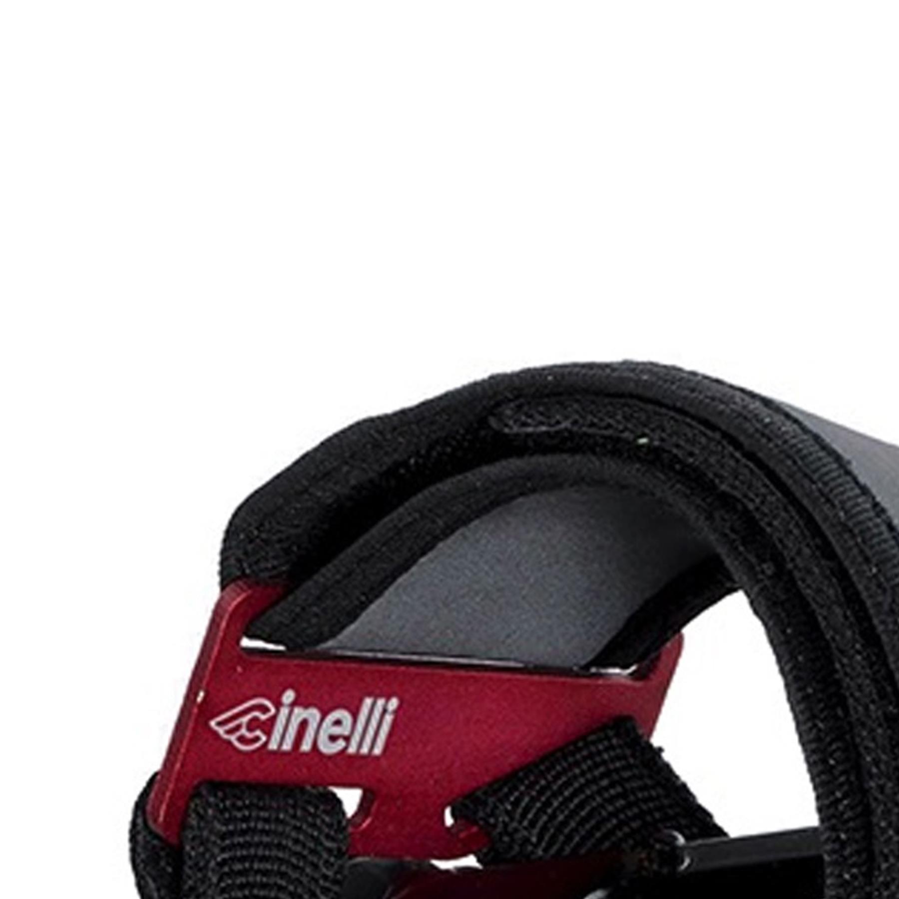チネリ kinks strap Cinelli Shows Their Foot Fetish w/ New Kink 
