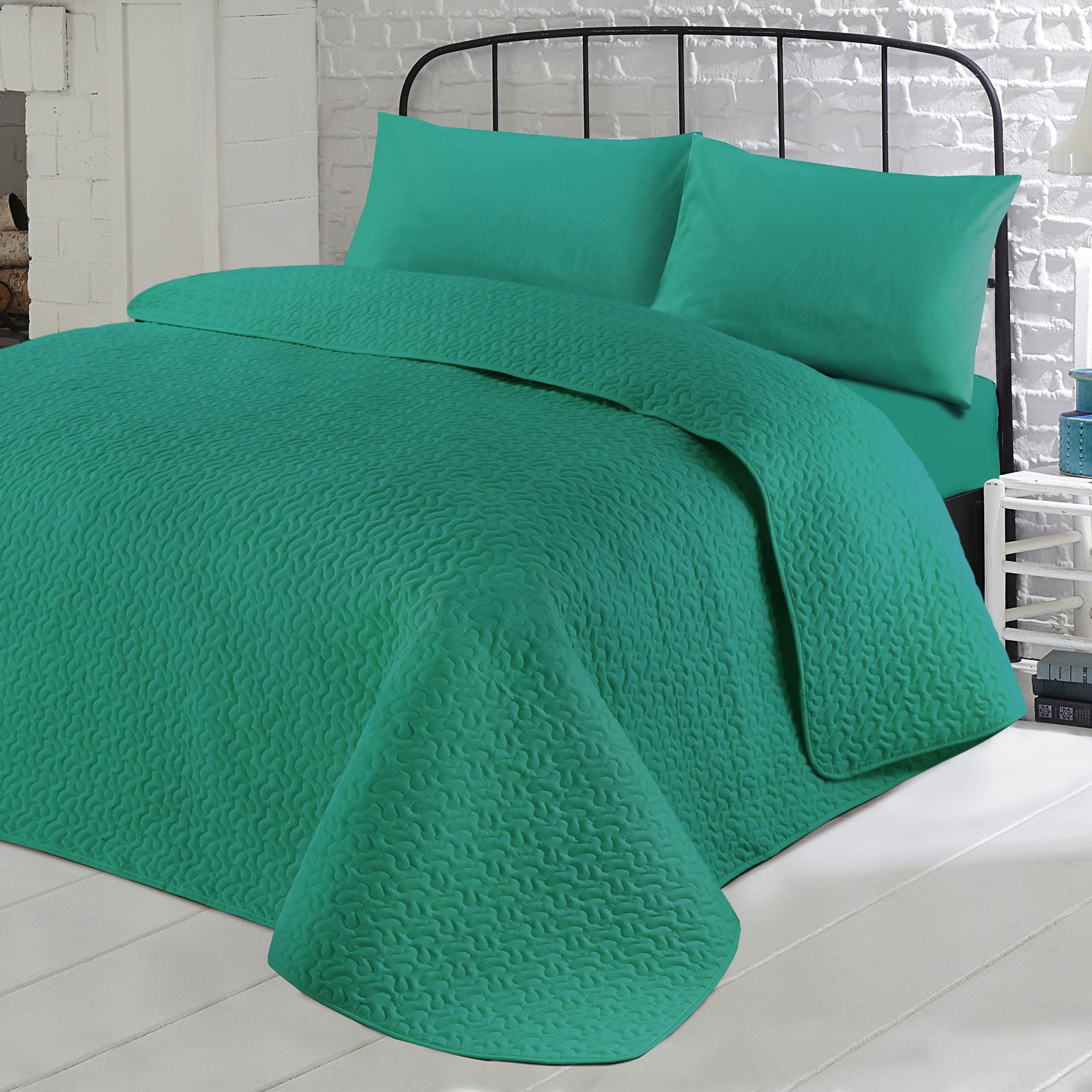 Luxury Soft Plain Dyed Polycotton Quilted Bedspread Bed Quilt Throw