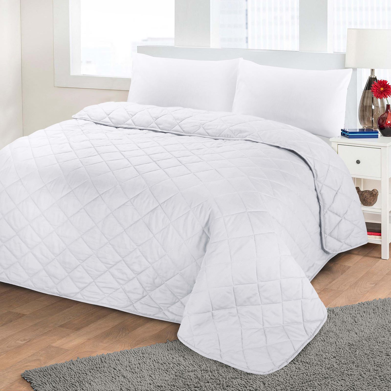 Quilted bedspread on the bed: especially the choice and tailoring do-it-yourself 60 Quilted bedspread on the bed: especially the choice and tailoring do-it-yourself 94