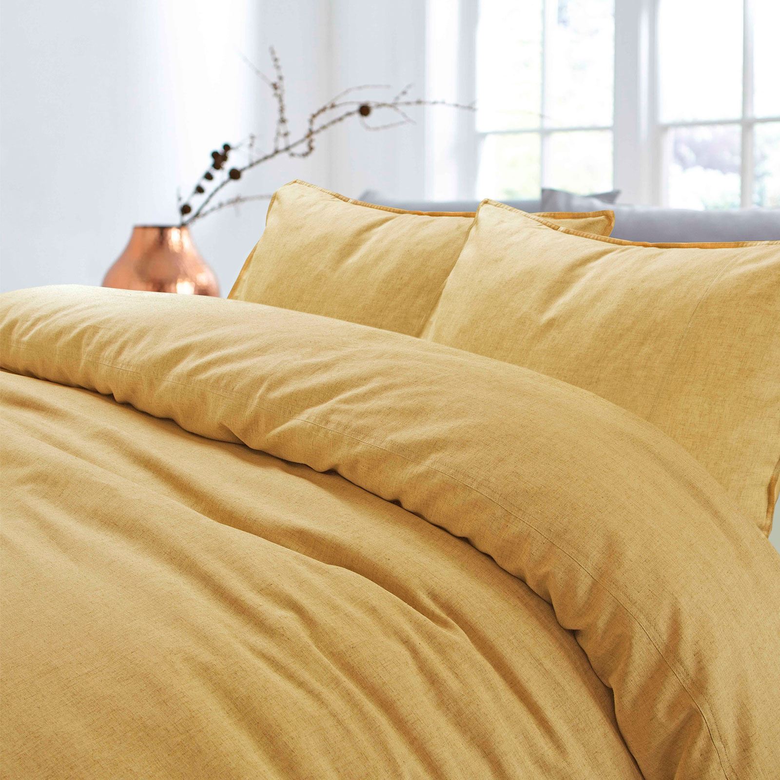 Pine bedding for parakeets