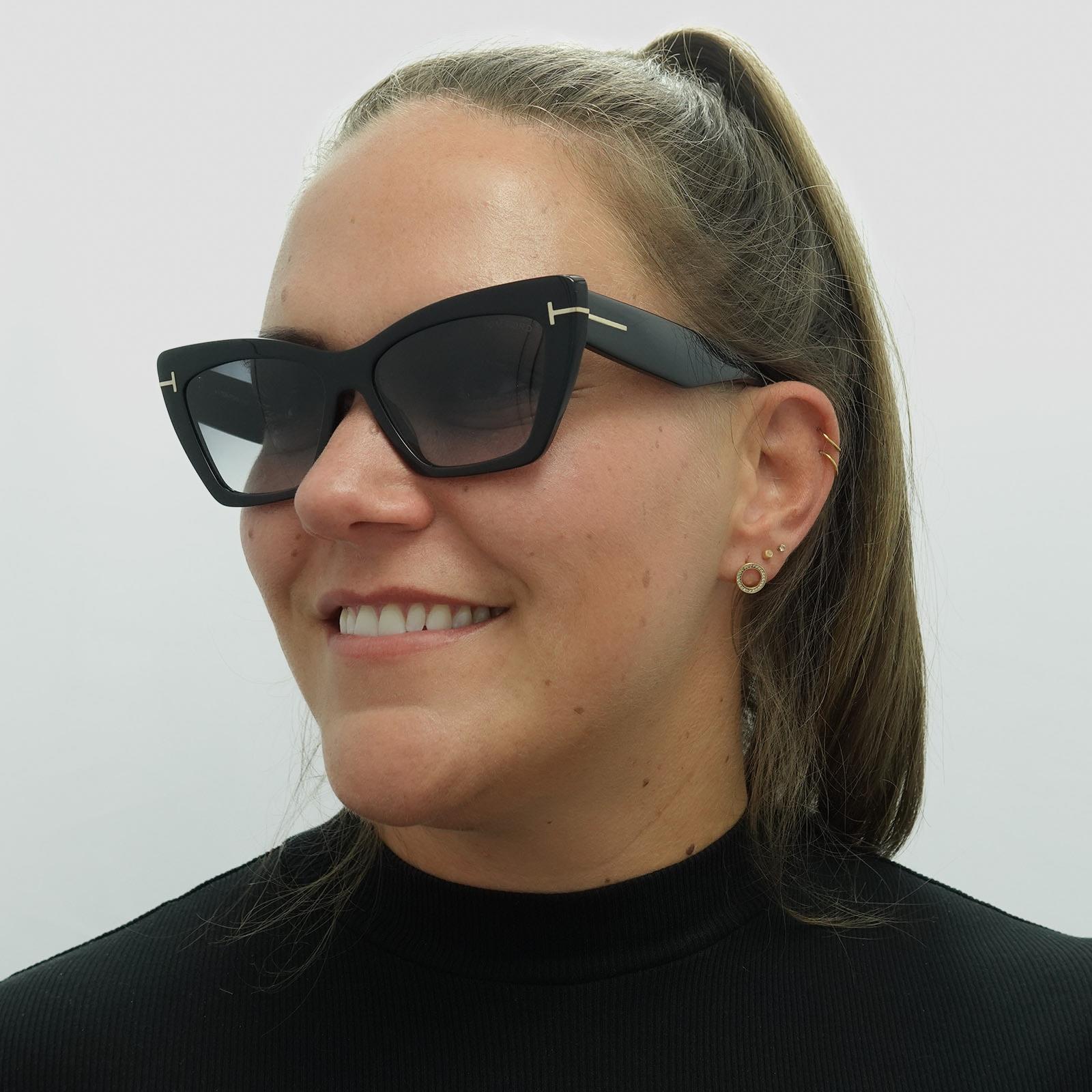 Tom Ford Sunglasses Wyatt FT0871 01B Shiny Black Gray Smoke  display picture 2