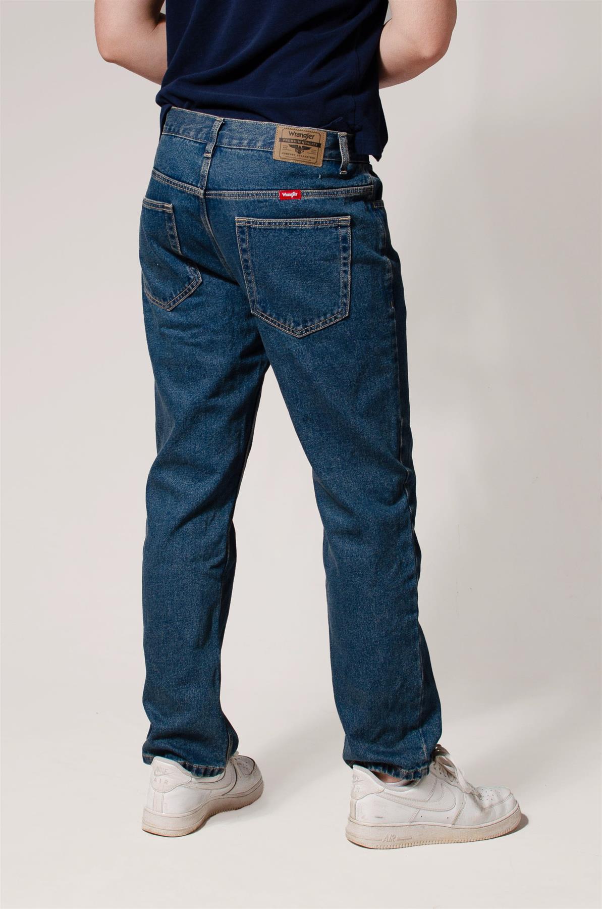 Pantalones de mezclilla Wrangler para hombre de pierna recta calce regular - Imagen 16 de 19