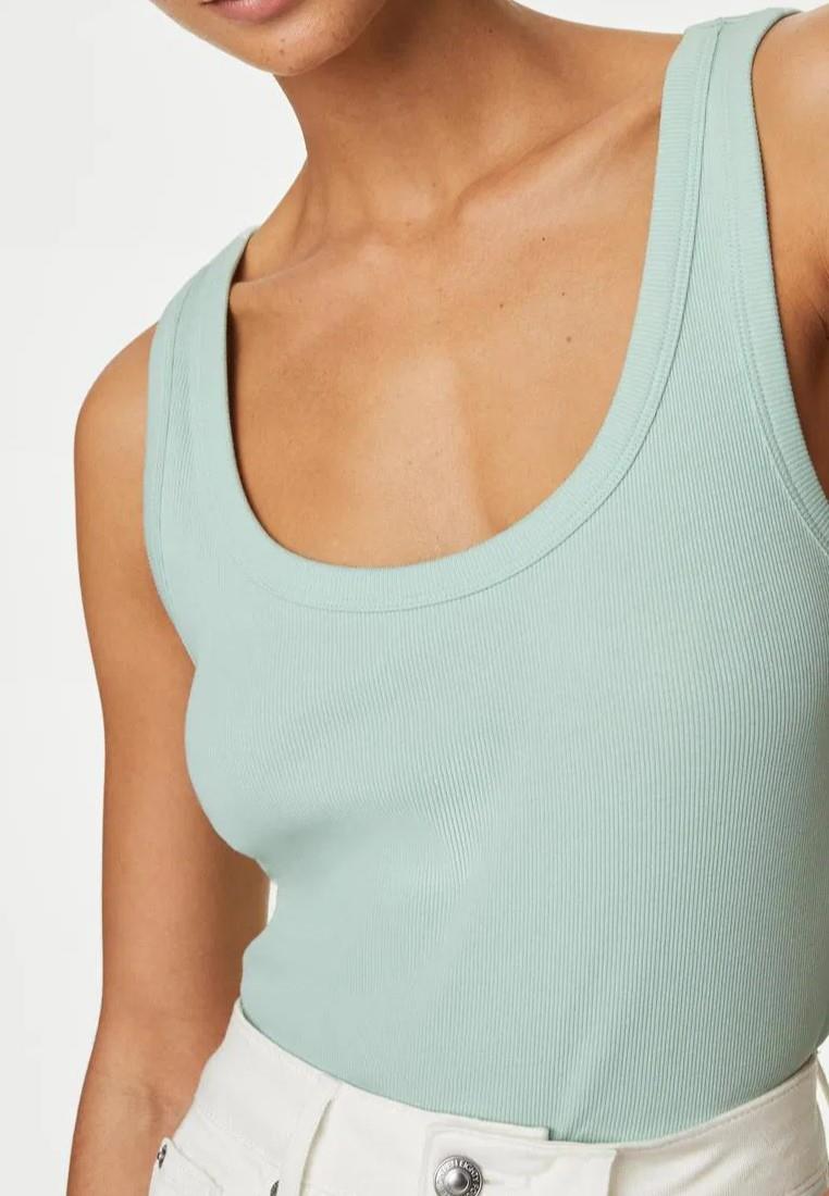 EX M&S ärmelloses geripptes Damenoberteil mit U-Ausschnitt und hohem Baumwollanteil Slim Fit Trägertop - Bild 34 von 39