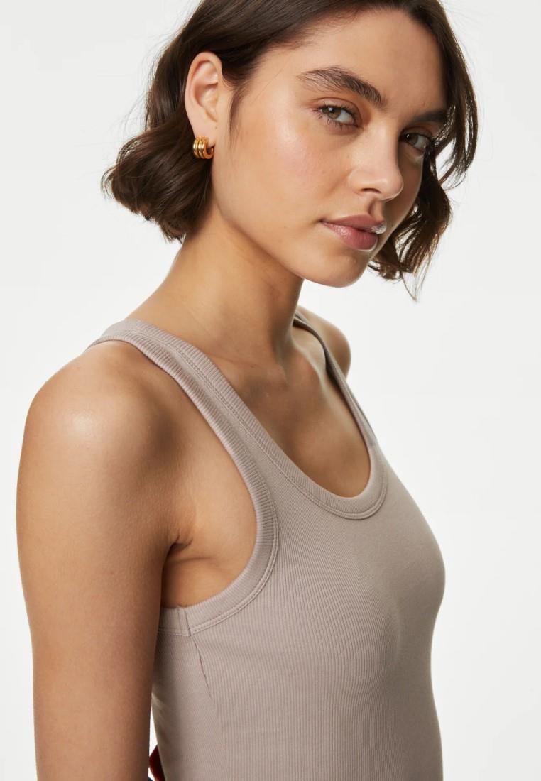EX M&S ärmelloses geripptes Damenoberteil mit U-Ausschnitt und hohem Baumwollanteil Slim Fit Trägertop - Bild 23 von 39