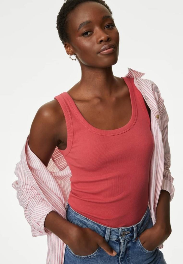 EX M&S ärmelloses geripptes Damenoberteil mit U-Ausschnitt und hohem Baumwollanteil Slim Fit Trägertop - Bild 10 von 39