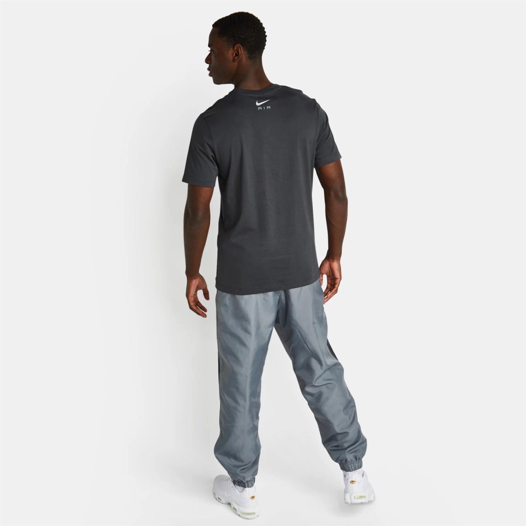 T-shirt grafica Nike Air da uomo club abbigliamento sportivo swoosh logo - Foto 4 di 12